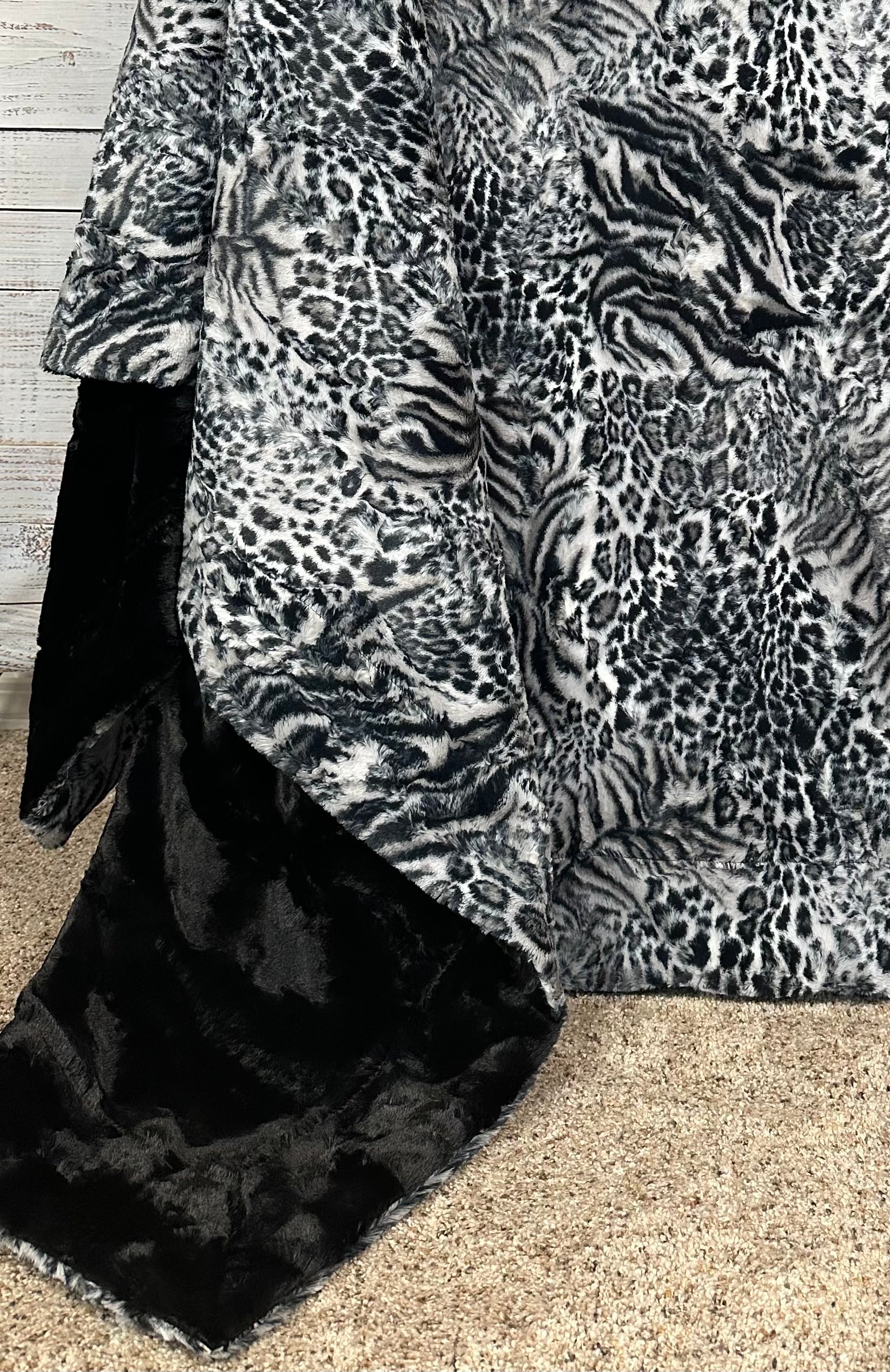 Luxury Extra Wide 60x81 Minky Blanket - Soft Black Animal Print Design for Bed, Sofa & Nursery - Cozy Throw for Adults & Kids