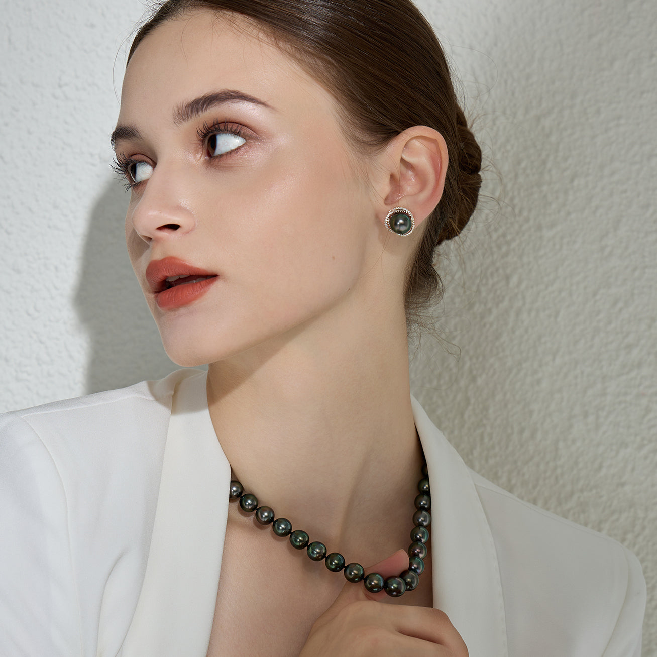 18K Gold Tahitian Pearl Earrings for Women - Luxury Dangle Earrings with Black Pearls - Perfect for Weddings, Parties & Special Occasions (KE00130)