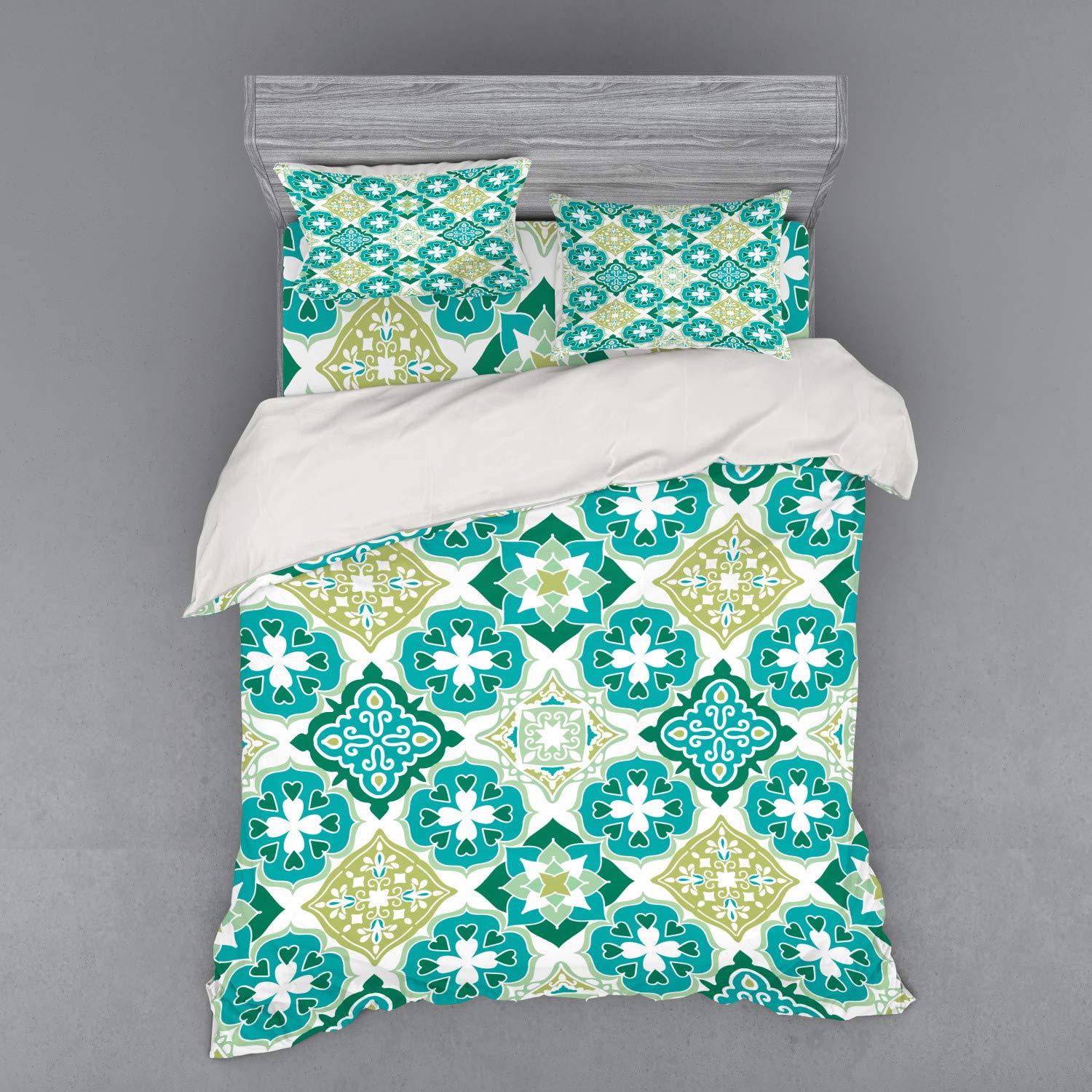 Ambesonne Moroccan Bedding Set - 4 Piece Queen Size Duvet Cover with Shams & Fitted Sheet, Geometric Tile Pattern in Green Teal White, Bohemian Home Decor for Bedroom, Guest Room & Dorm