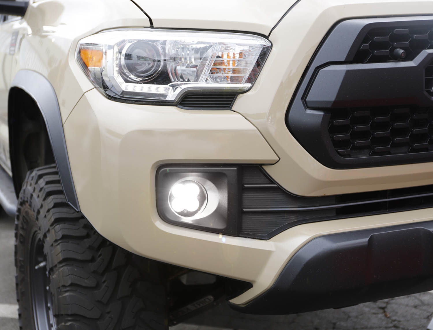 24W LED Clear Lens SAE Fog Light Kit for Toyota Tacoma/Tundra/4Runner - Wide Angle Beam, Durable Off-Road Lighting for Night Driving & Adverse Weather Conditions