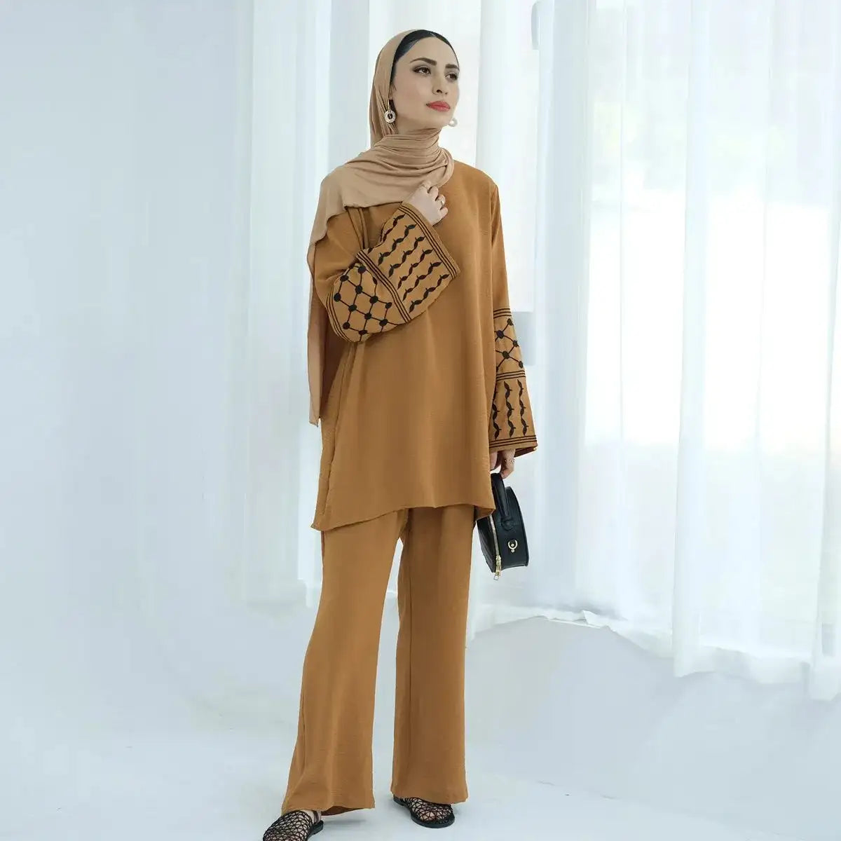 2-Piece Keffiyeh Embroidery Sleeve Wrinkle Pant Suit Set with Tops - Stylish Women's Outfit for Casual Wear, Office, and Special Occasions