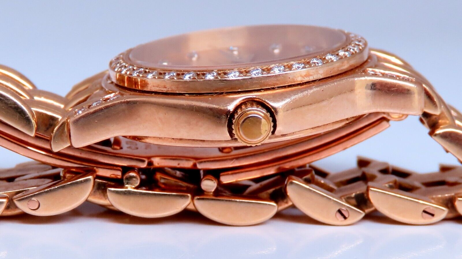 Luxury Movado Watch with 14kt Gold Case - Perfect for Formal Events, Business Meetings & Special Occasions