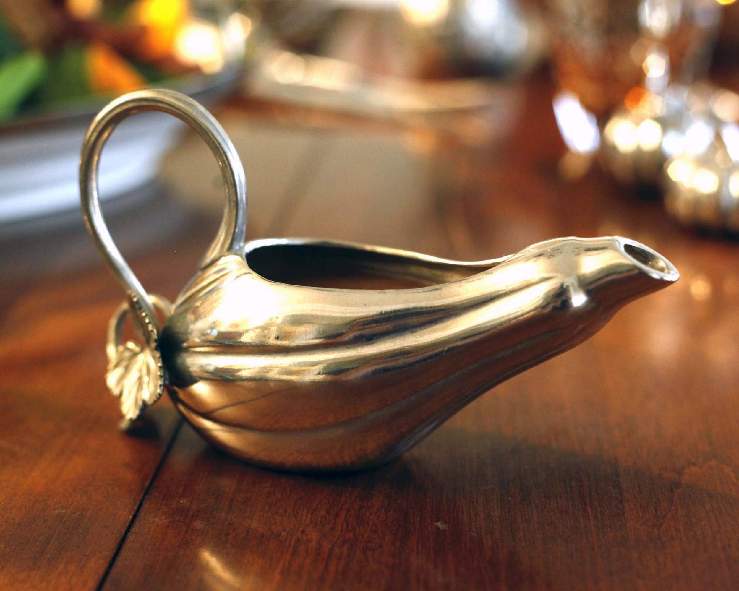 Premium Ceramic Gourd Gravy Boat - Elegant Sauce Pourer for Thanksgiving, Holiday Dinners & Special Occasions - Perfect for Gravy, Syrup & Dressings