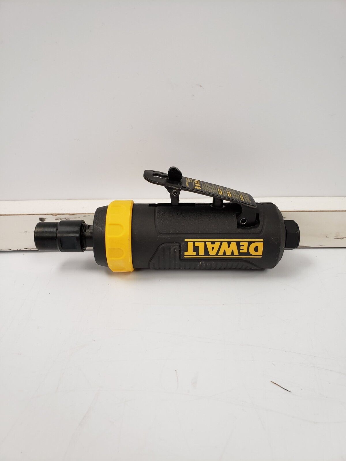 DEWALT DWMT70783 1/4-Inch Die Grinder with 2.5 Amp Motor - Professional Power Tool for Metal Grinding, Sanding & Polishing - Ideal for Automotive, Metalworking & DIY Projects