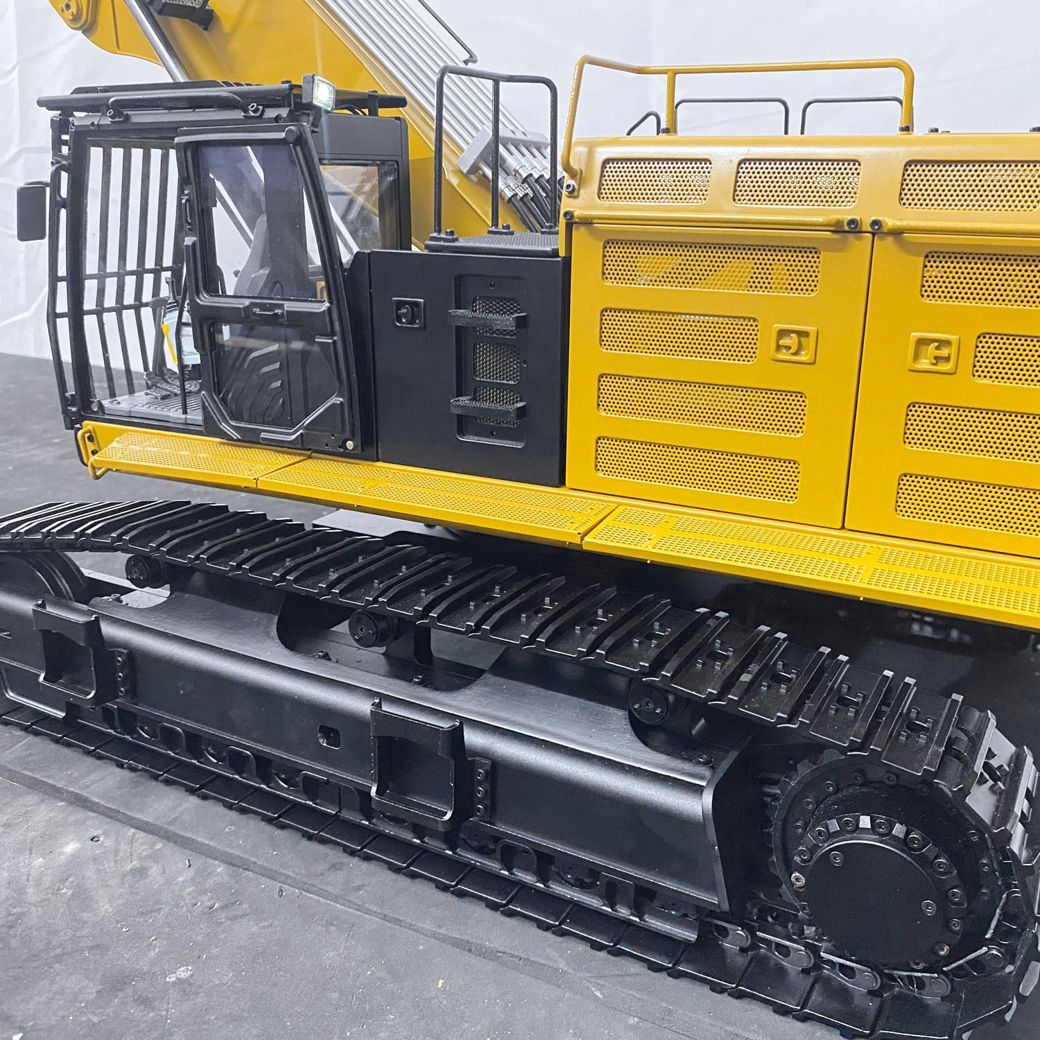 1/14 Scale 374 UHD 4-Arm RC Hydraulic Demolition Excavator Toy - Radio Controlled Digger with PL18EV Sound & Light System - Ready-to-Play Assembled & Painted Model for Construction Enthusiasts - Perfect for Indoor/Outdoor Play, Collecting, and RC Hobbyists