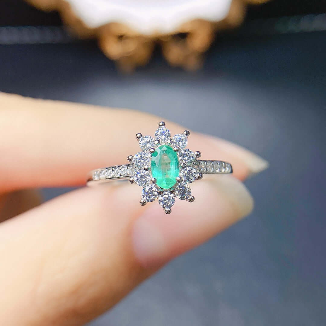 18K Gold Statement Emerald Ring for Women - Elegant Green Gemstone Jewelry for Engagement, Wedding & Special Occasions | NS2403