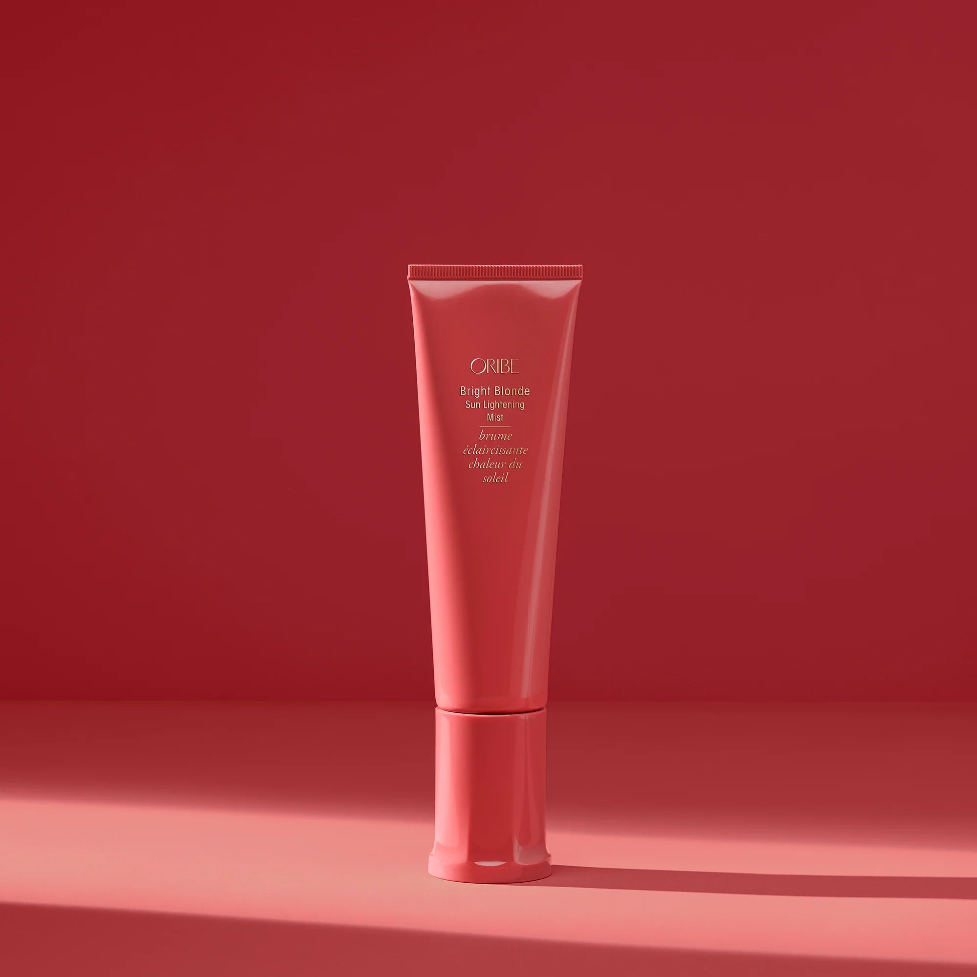 Oribe Bright Blonde Sun Lightening Mist - Purple Shampoo for Blonde Hair, Toning & Brightening Treatment - Perfect for Salon & At-Home Blonde Hair Care