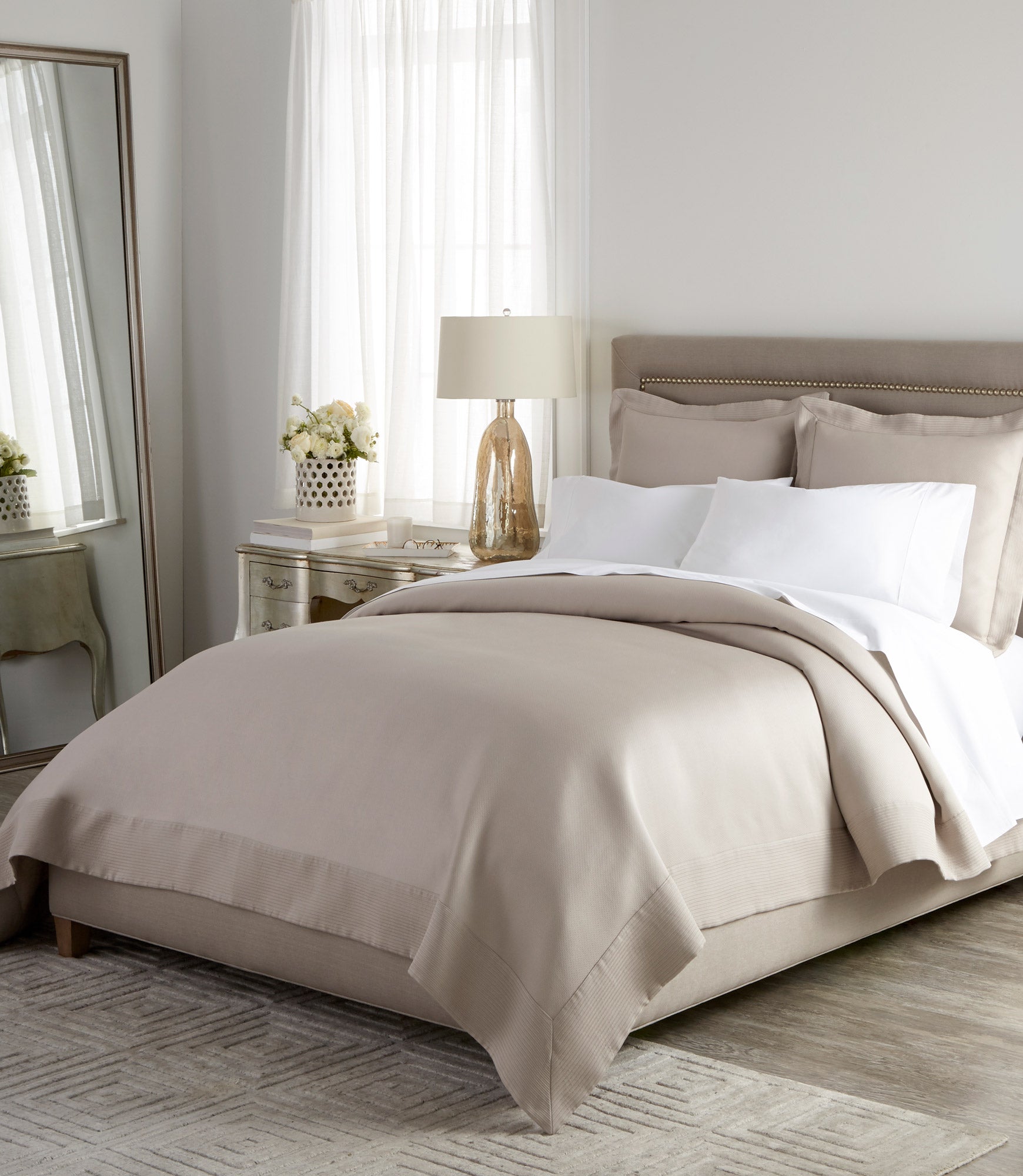 Angelina Matelassé Coverlet - Luxury Quilted Bedspread for Queen Size Beds, Soft Woven Cotton Blend, Elegant Home Decor for Master Bedroom & Guest Room