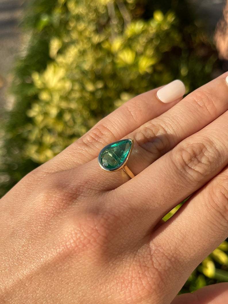 5.05ct 18K Gold Natural Pear Cut Dark Forest Green Emerald Ring for Women - Elegant Statement Jewelry for Evening Parties, Weddings & Special Occasions