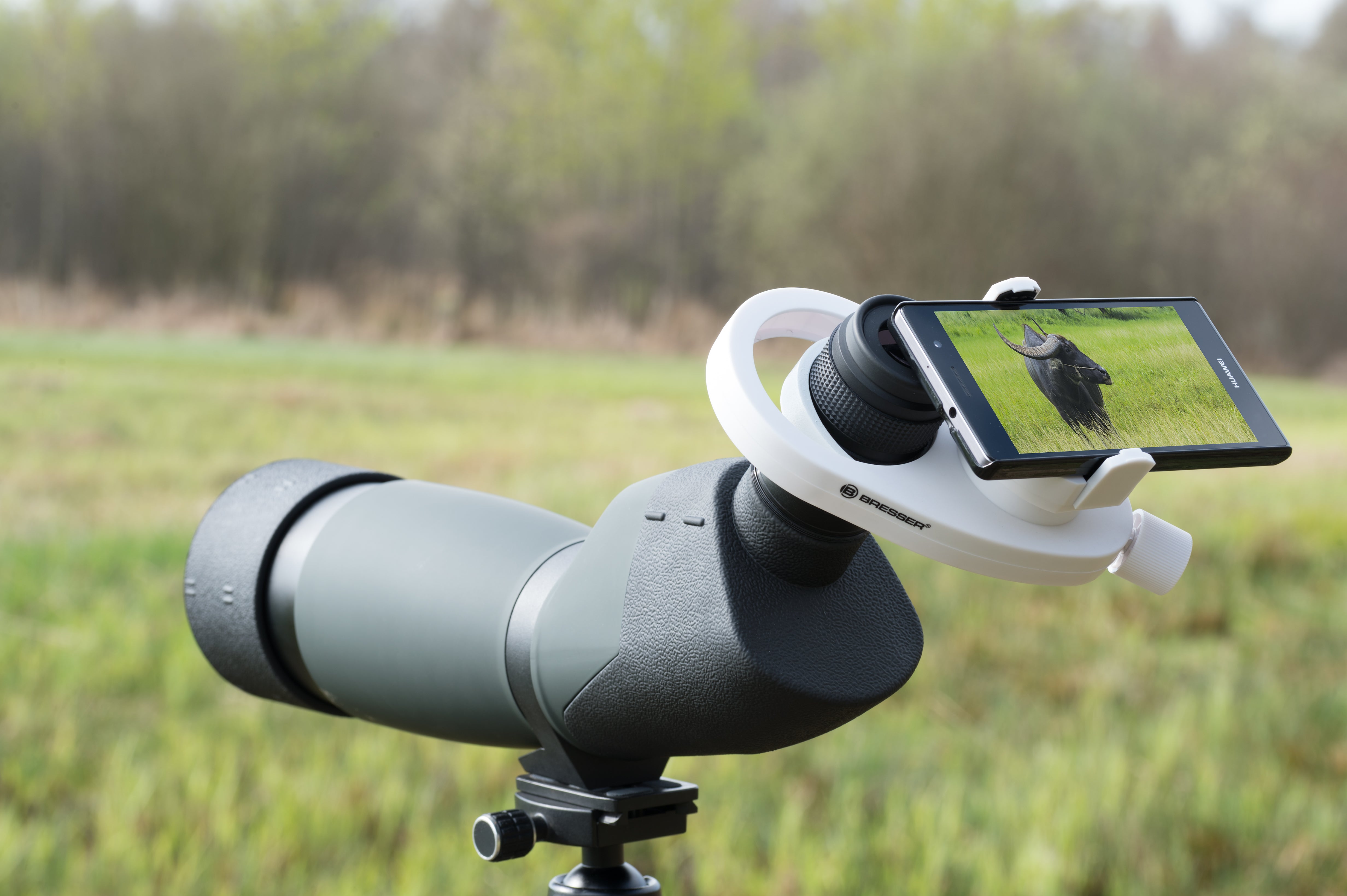 Bresser Smartphone Adapter for Telescope & Microscope - Universal Phone Mount for Astronomy & Science Observations - Perfect for Stargazing, Bird Watching & Lab Research