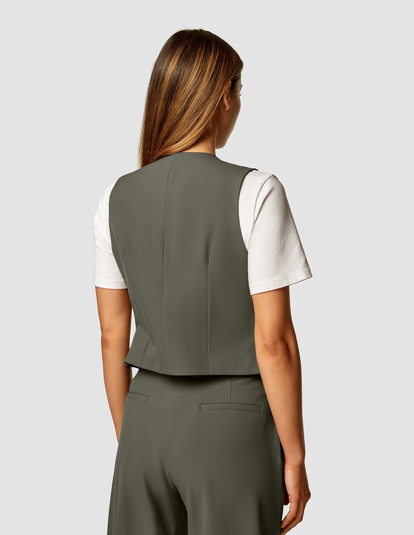 Essential Vest Short Dark Olive - Lightweight Outdoor Layering for Hiking, Camping & Travel
