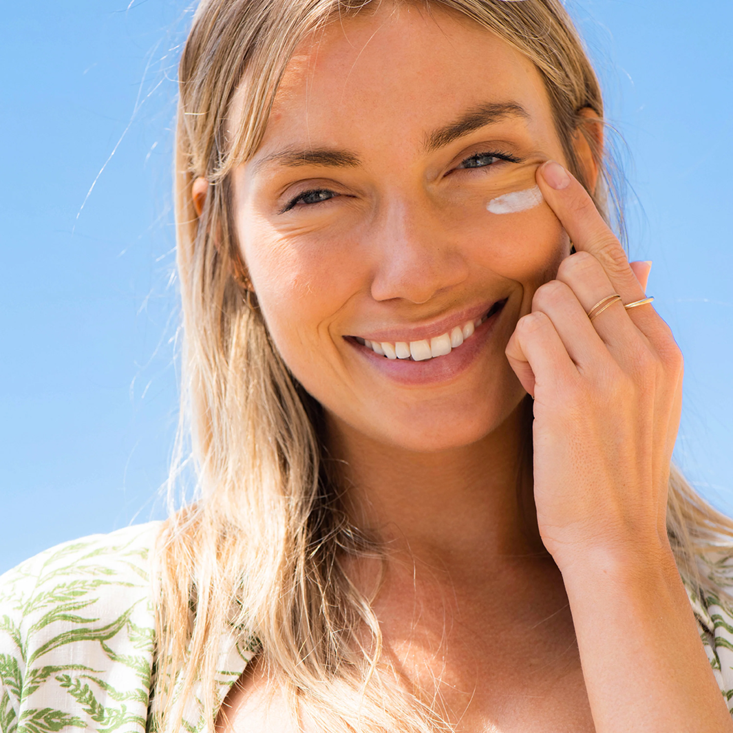 COOLA Classic Face Organic Sunscreen Lotion SPF 30 - Cucumber Scented, Broad Spectrum UVA/UVB Protection, Vegan & Reef Safe - Perfect for Daily Use, Beach & Outdoor Activities