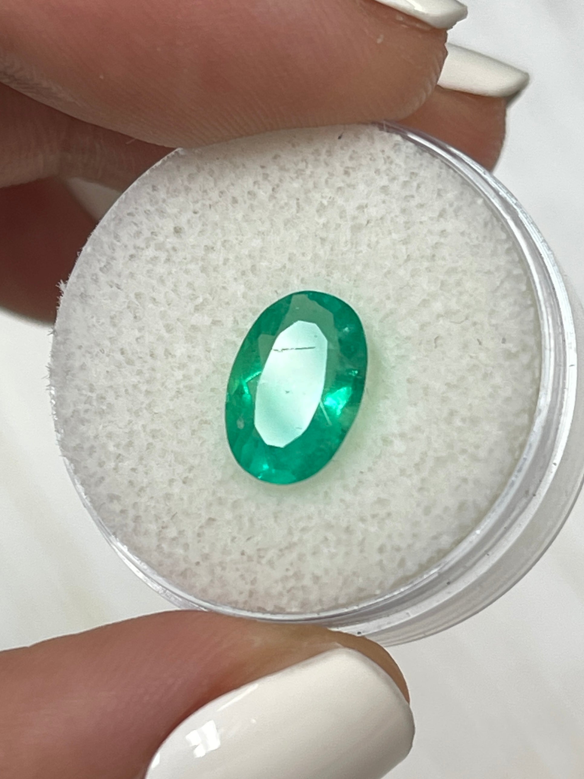 1.96 Carat 11x8mm Oval Cut Loose Colombian Emerald Gemstone - Apple Green Elongated Emerald for Jewelry Making, Engagement Rings & Luxury Gifts