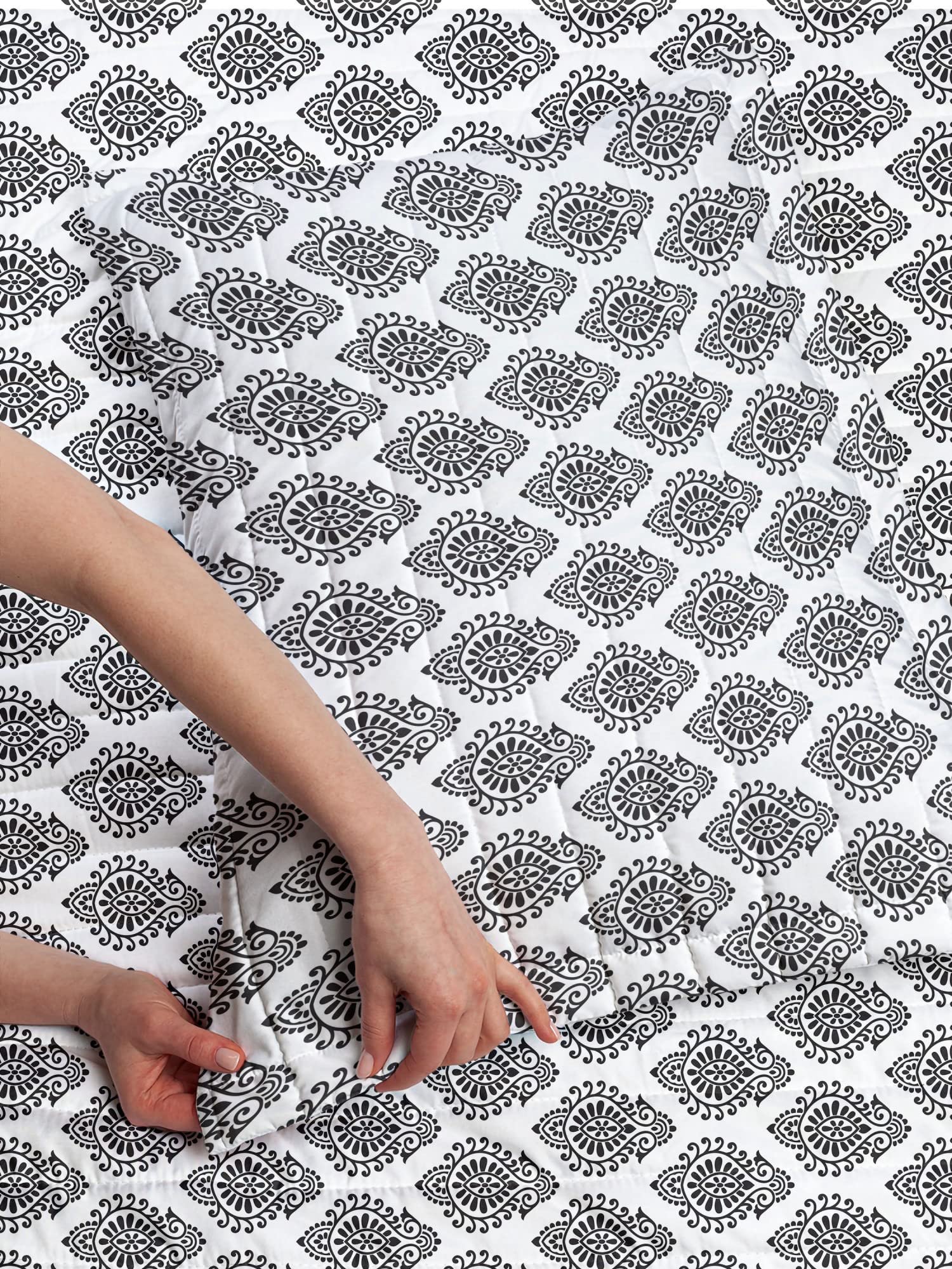 Ambesonne Black and White Microfiber Bedspread Set - Twin Size | Soft Abstract Oriental Damask Pattern Bedding with Pillow Sham & Comforter | Modern Monochrome Bedroom Decor for Guest Rooms, Dorms & Apartments