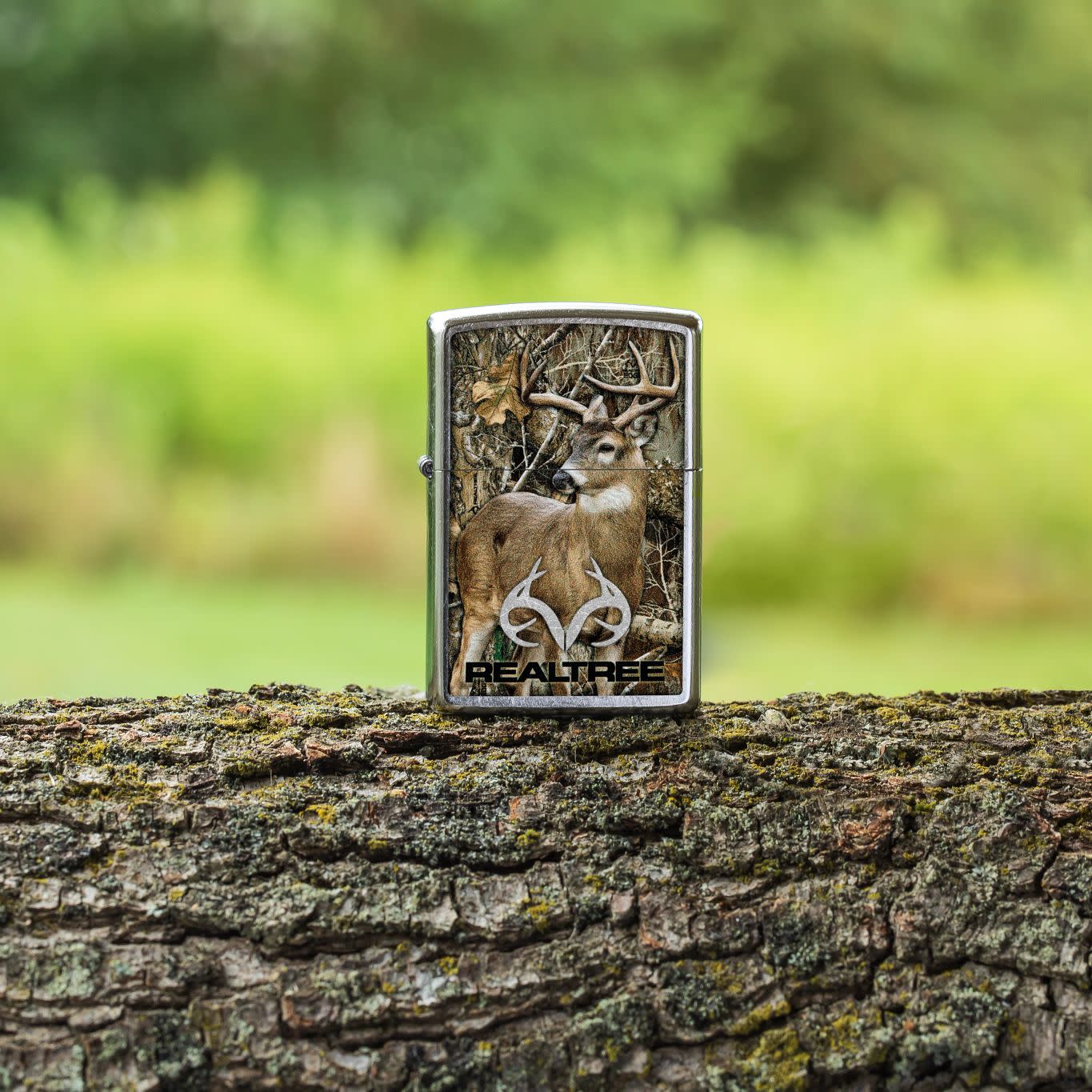 Realtree Buck Camo Design Chrome Streetwear T-Shirt - Perfect for Hunting, Outdoor Adventures & Casual Street Style