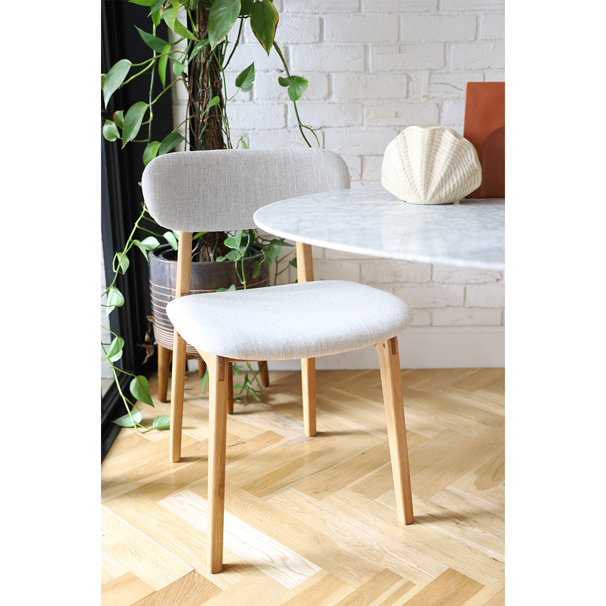 Premium Alaska Fabric Dining Chair - Comfortable & Stylish Upholstered Seat for Kitchen, Dining Room, or Breakfast Nook - Perfect for Family Gatherings & Dinner Parties