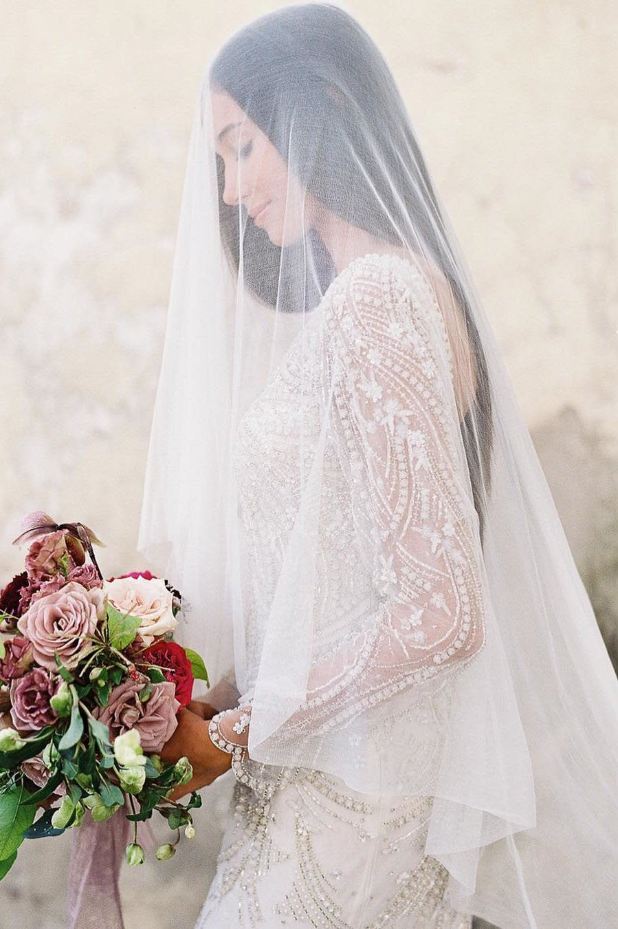 Ivory or Off White Silk Tulle Wedding Veil – Elegant Bridal Accessory for Church Ceremony & Outdoor Photography