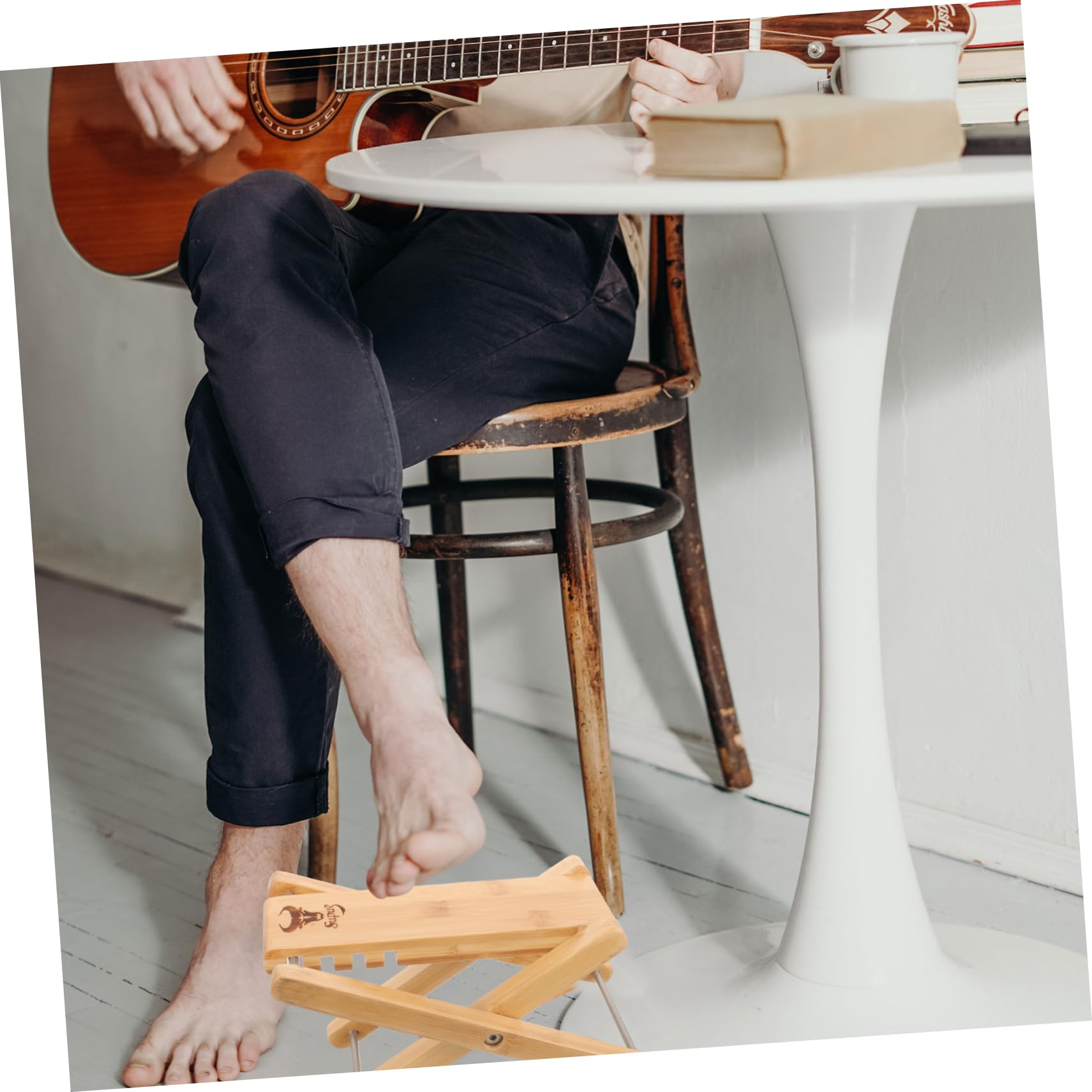 Premium Wooden Guitar Footstool - Adjustable Guitar Foot Rest & Stool for Musicians - Ergonomic Guitar Accessory for Comfortable Playing - Perfect for Practice, Performances & Studio Sessions