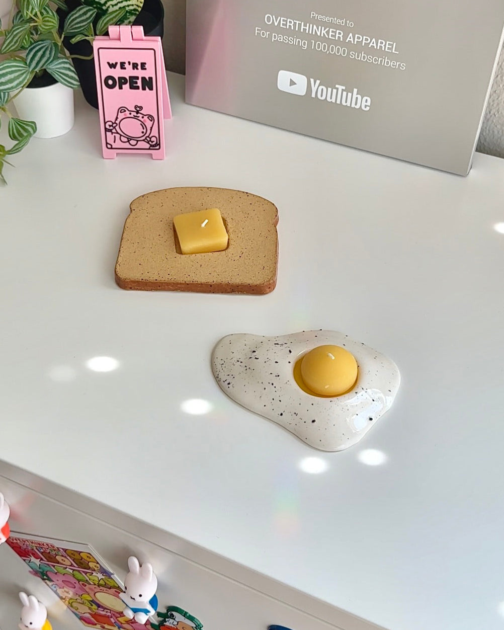 Handmade Ceramic Egg Candle Holder with Beeswax Yolk - Sunny Side Up Tealight Tray for Kitchen Decor, Food Lover Gift & Unique Home Accessories | Perfect for Easter Decorations, Breakfast-Themed Parties & Cozy Dining Ambiance