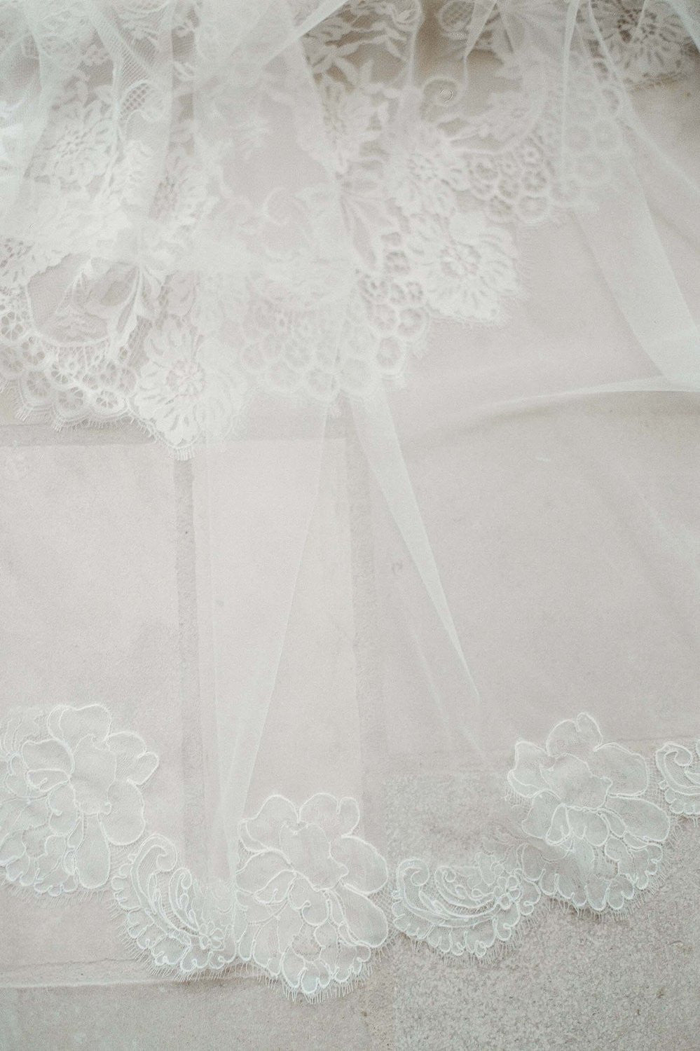 Elegant Ivory French Lace Scallop Edge Cathedral Wedding Veil - Perfect for Bridal Gowns, Formal Weddings & Romantic Ceremonies