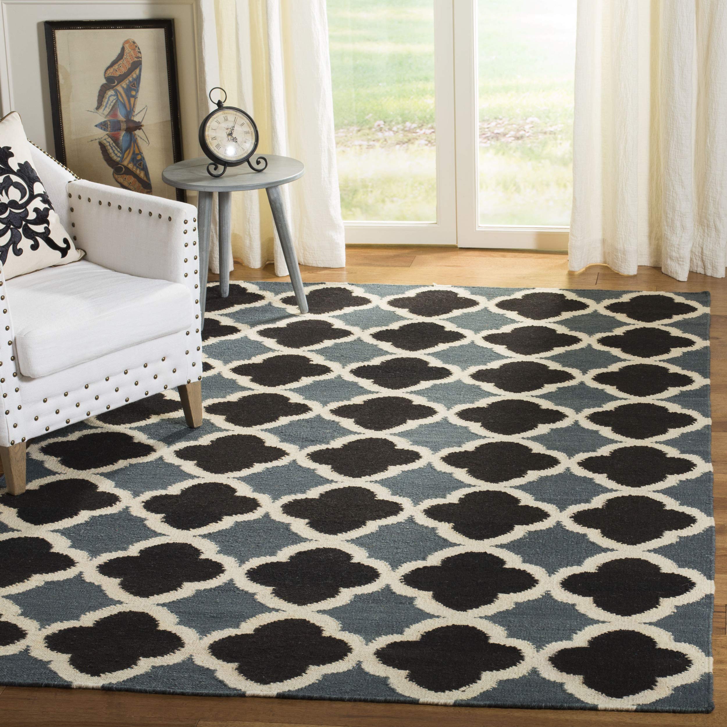 SAFAVIEH Dhurries Collection 6' Round Blue/Navy Wool Area Rug - Handmade Flatweave Premium Rug for Living Room, Bedroom & Home Decor | DHU106A