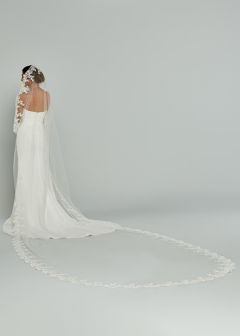 V1016 Mantilla Veil with Scallop Lace Edge - Elegant Spanish Wedding Veil for Brides, Church Ceremonies & First Communion
