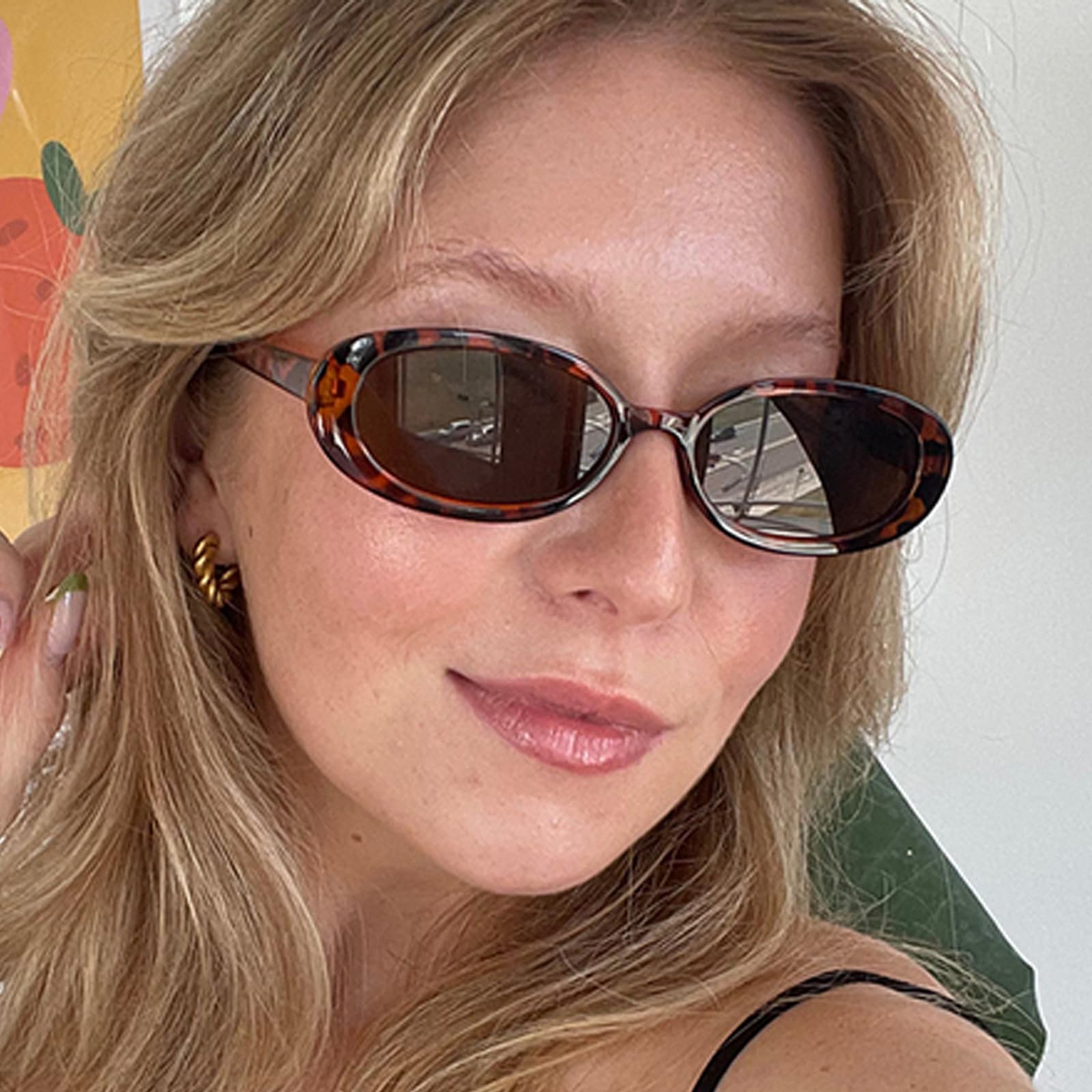 Stylish Oval Sunglasses for Women - UV Protection, Polarized, Trendy Fashion Accessory - Perfect for Beach, Driving & Outdoor Activities