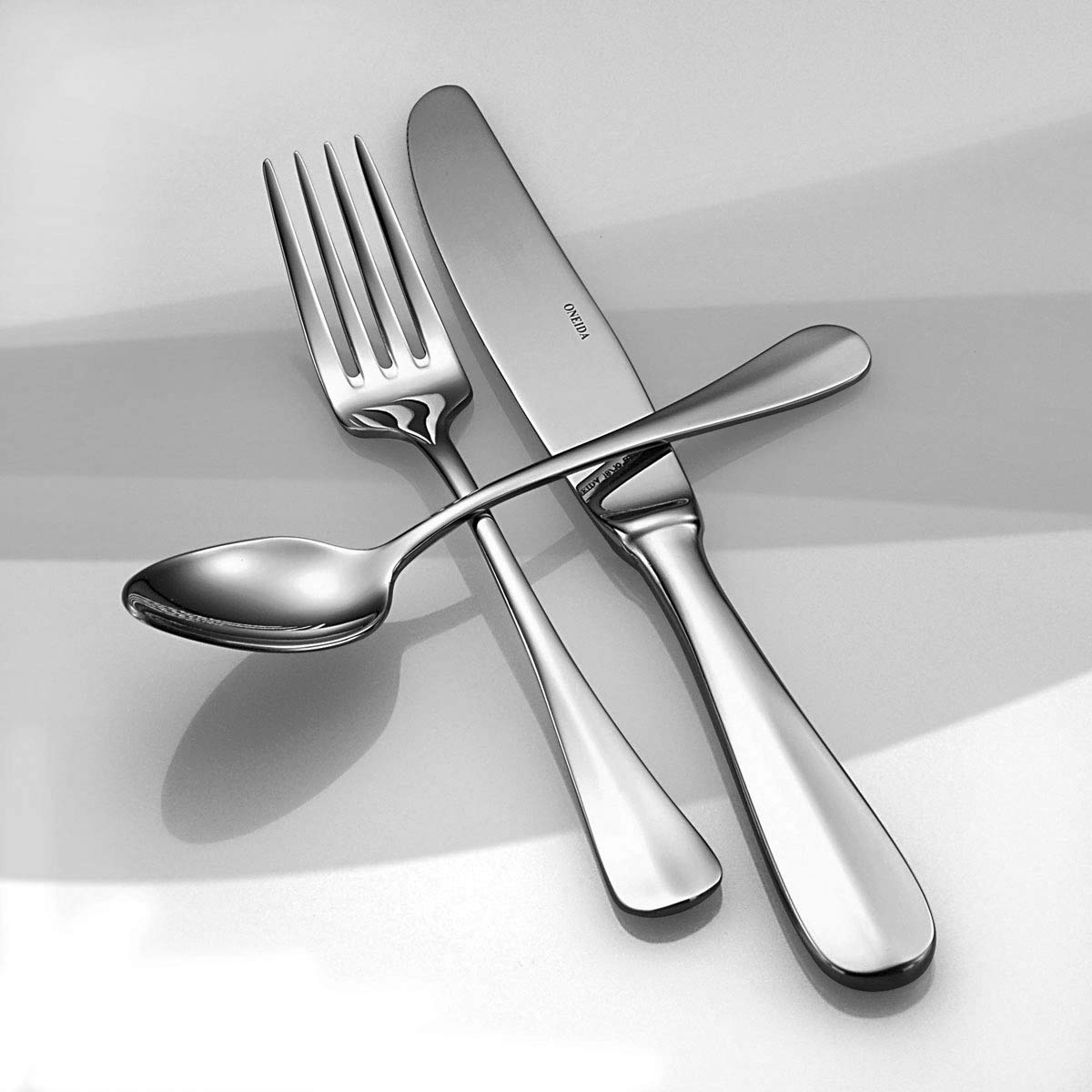 Premium Oneida Baguette Table Knives Set of 12 - Stainless Steel Dinner Knives for Bread, Cheese & Charcuterie - Perfect for Dinner Parties, Restaurants & Home Entertaining