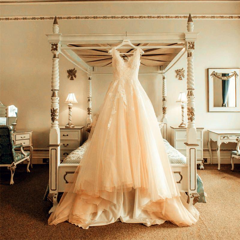 Elegant A-Line V-Neck Tulle Wedding Dress with Lace Appliques – Perfect for Bridal, Prom, and Formal Events
