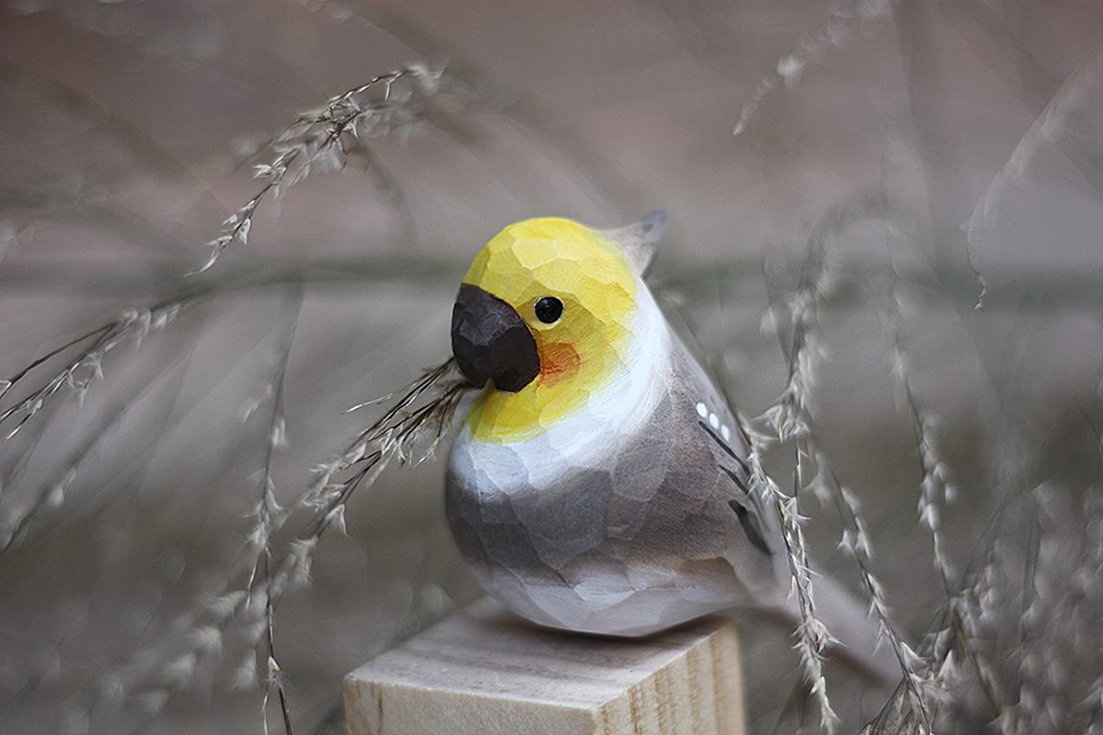 Handmade Wooden Carved Cockatiel Bird Figurine - Realistic Hand-Painted Grey Cockatiel Sculpture - Small Home Decor, Desk Ornament, Unique Gift for Bird Lovers | Perfect for Living Room Decor, Office Desk Display & Bird Enthusiast Collections