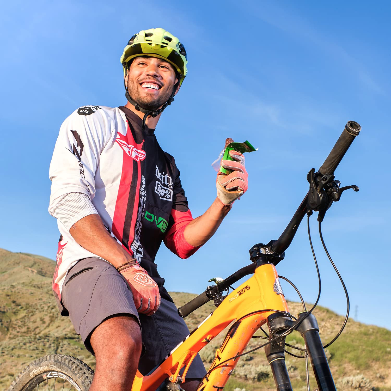 Vukoo Refrigerated Protein Bars - Coconut Nectar Flavor - 28 Pack with 19g Protein | Organic Oats, Low Sugar, High Fiber, Gluten Free Snacks | Perfect for Post-Workout Recovery, Healthy On-the-Go Breakfast & Travel Nutrition