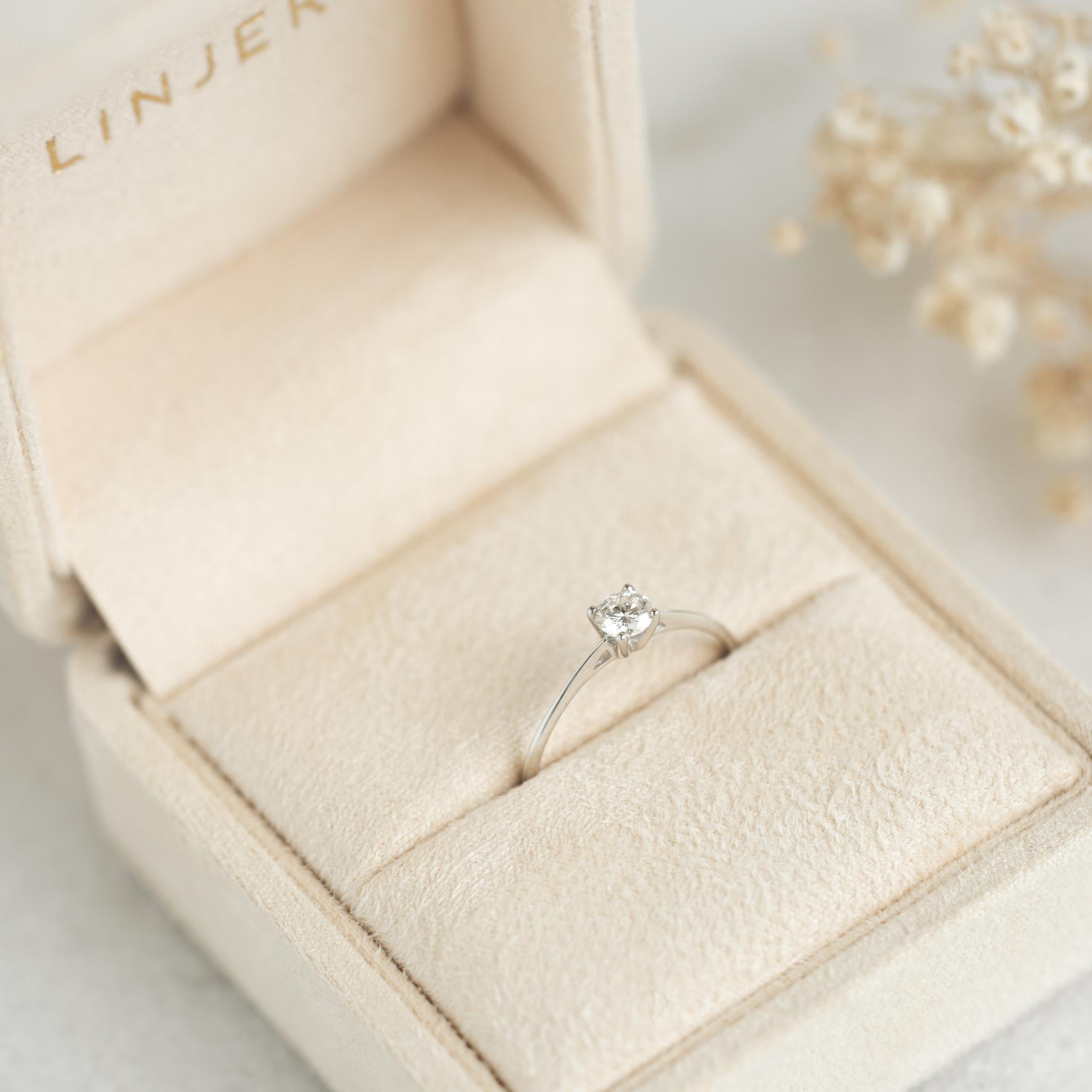 Velvet Ring Box - Elegant Jewelry Gift Box for Engagement, Wedding & Proposal Rings - Perfect for Proposal, Anniversary & Special Occasions