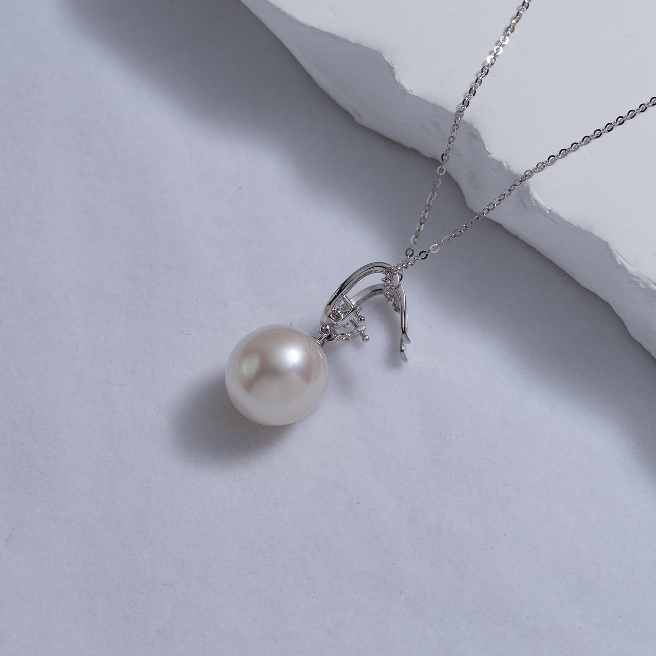 18K Solid Gold Diamond Australian White South Sea Pearl Necklace KN00133 - Elegant Luxury Jewelry for Weddings, Anniversaries & Special Occasions