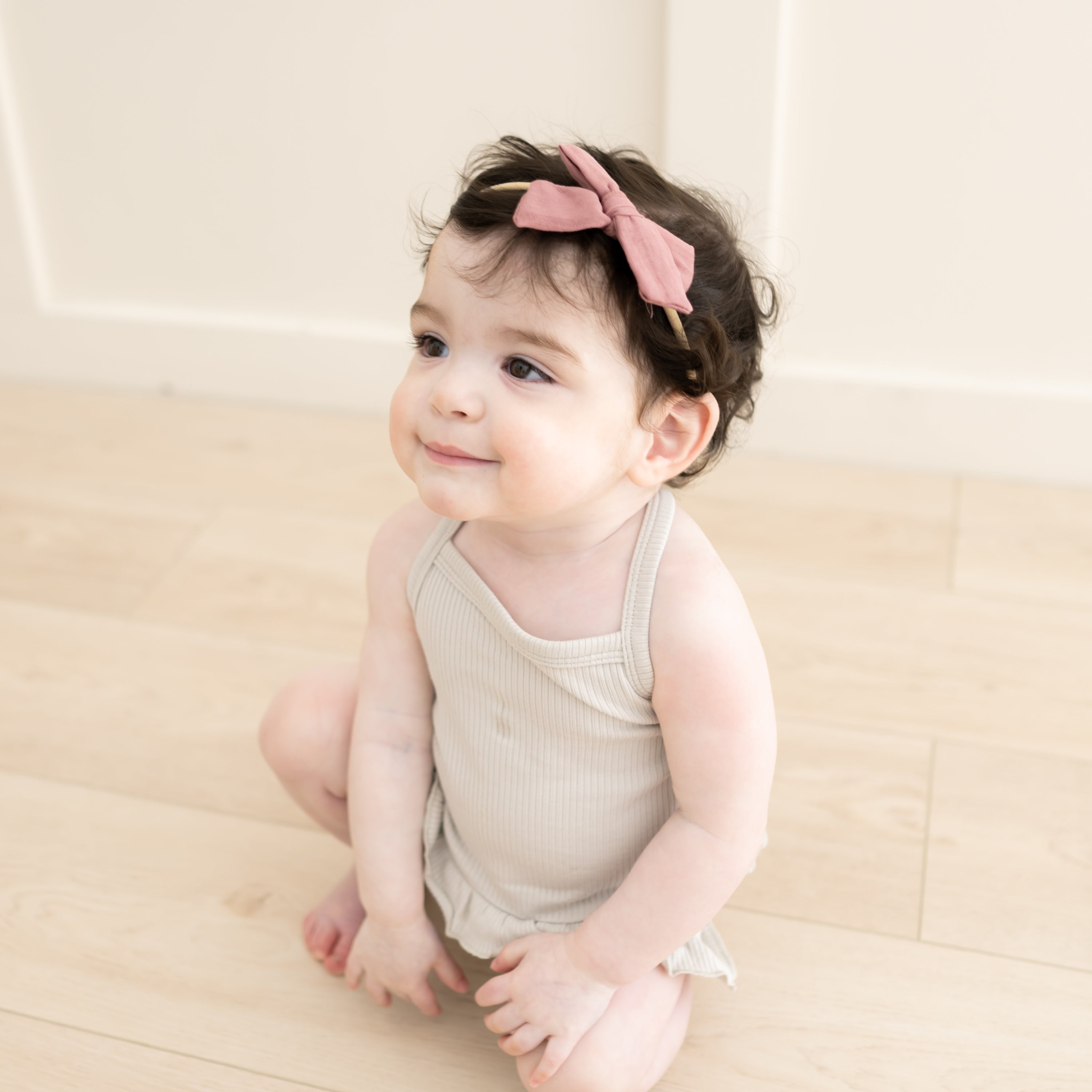 Dusty Rose Bamboo Muslin Medium Hair Bow for Baby Girls - Perfect for Newborn Photography, Baptism, and Special Occasions