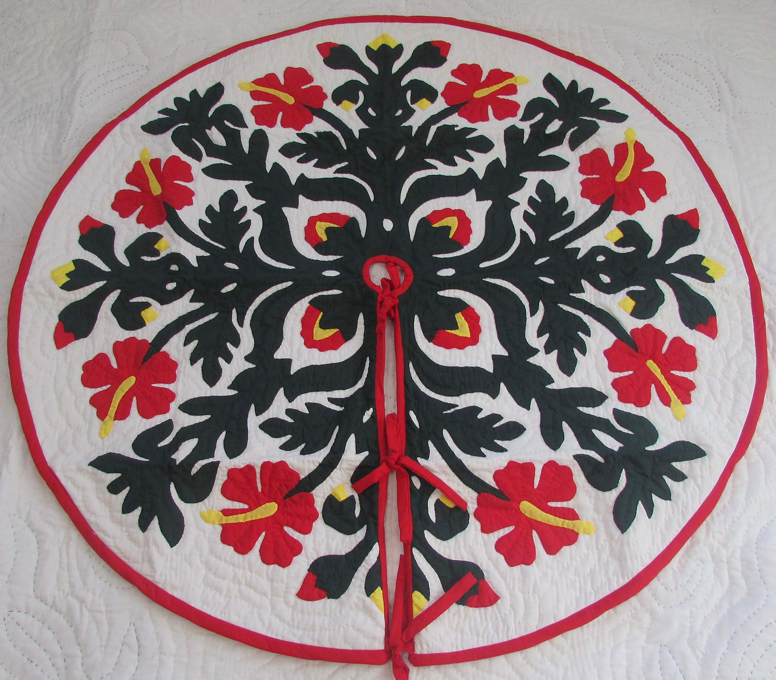 Hawaiian Quilt 100% Handmade Christmas Tree Skirt - 42 Inch Hand Quilted & Appliqued Holiday Decoration for Xmas Party & Home Decor