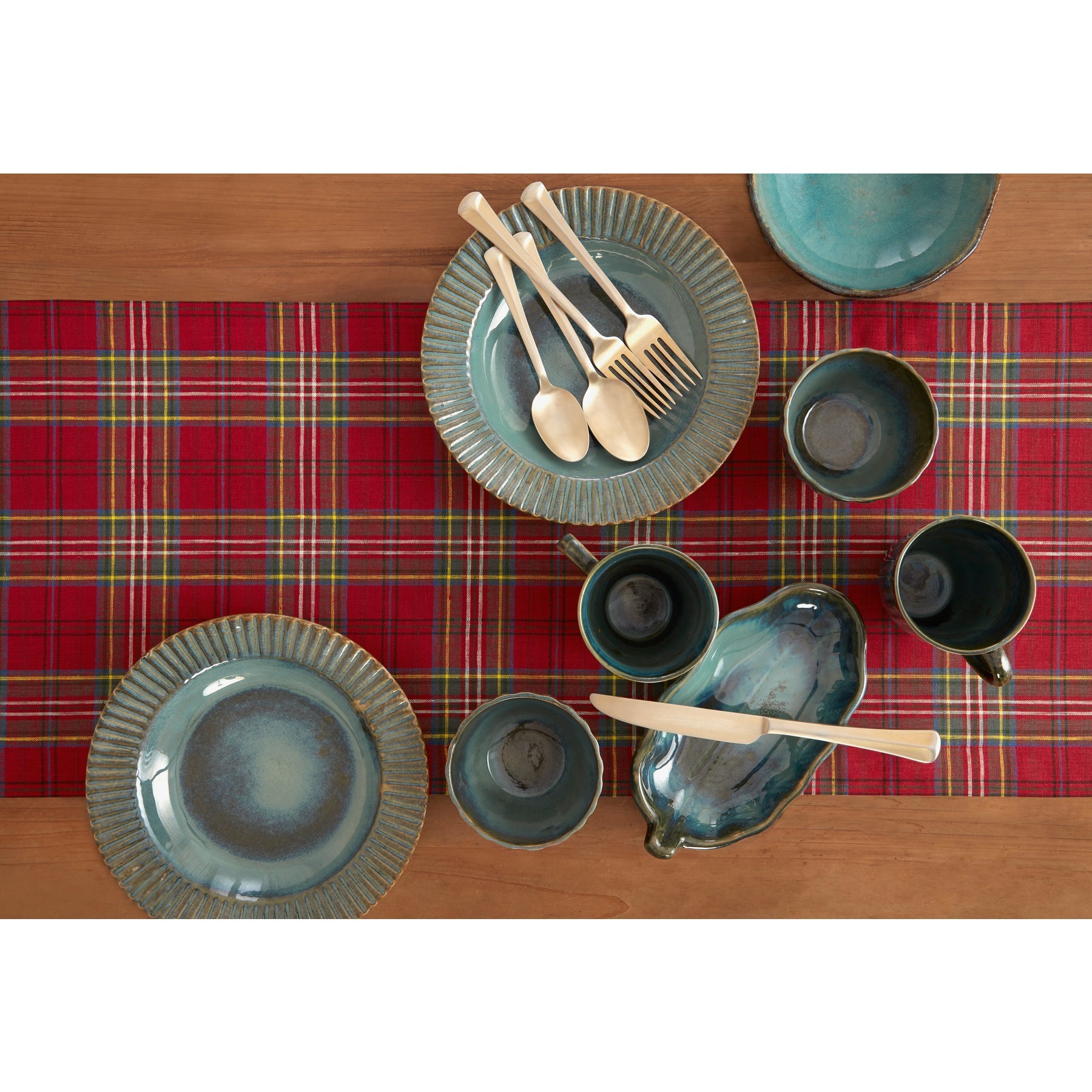 Classic Tartan Plaid Table Runner - Traditional Scottish Checkered Design for Dining Table Decor, Holiday Parties & Wedding Centerpieces