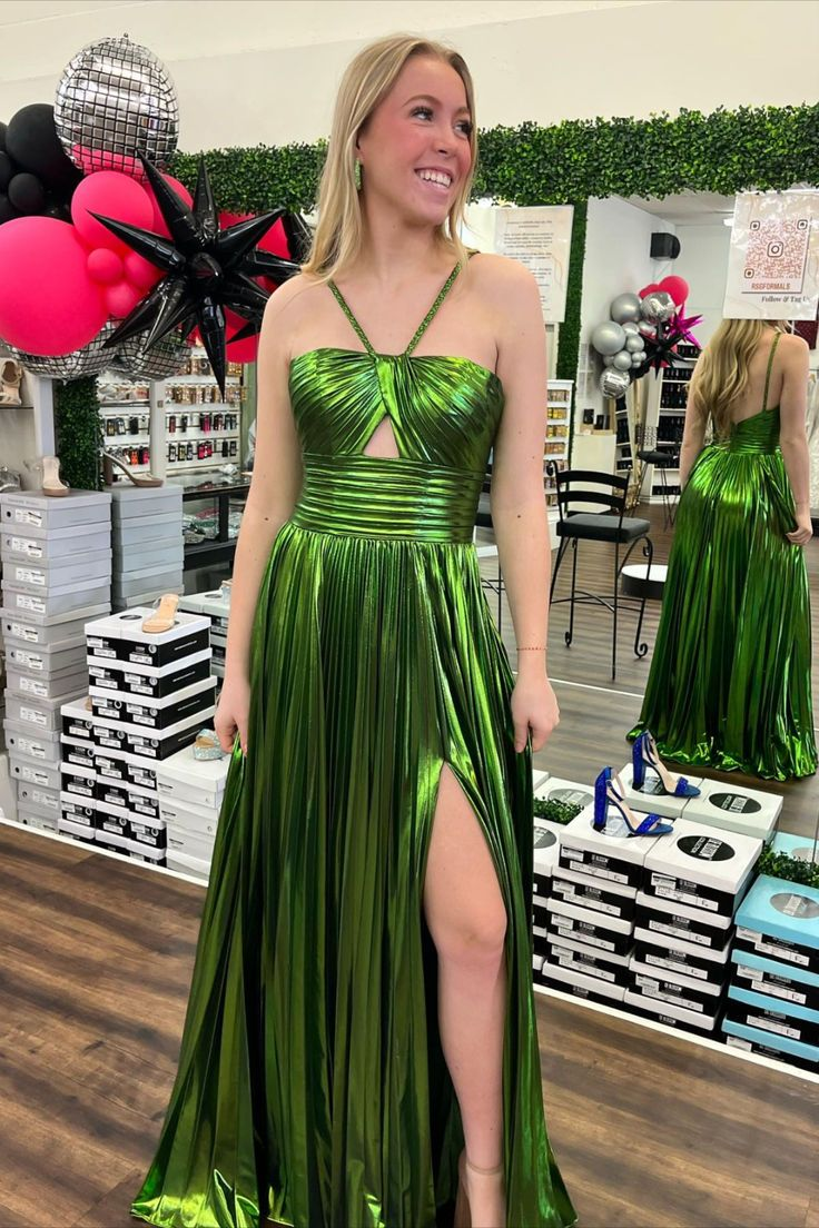Elegant Green A-Line Long Prom Dress with Pleated Detail - Formal Evening Gown for Homecoming, Wedding Guest & Special Occasions - Style J5345