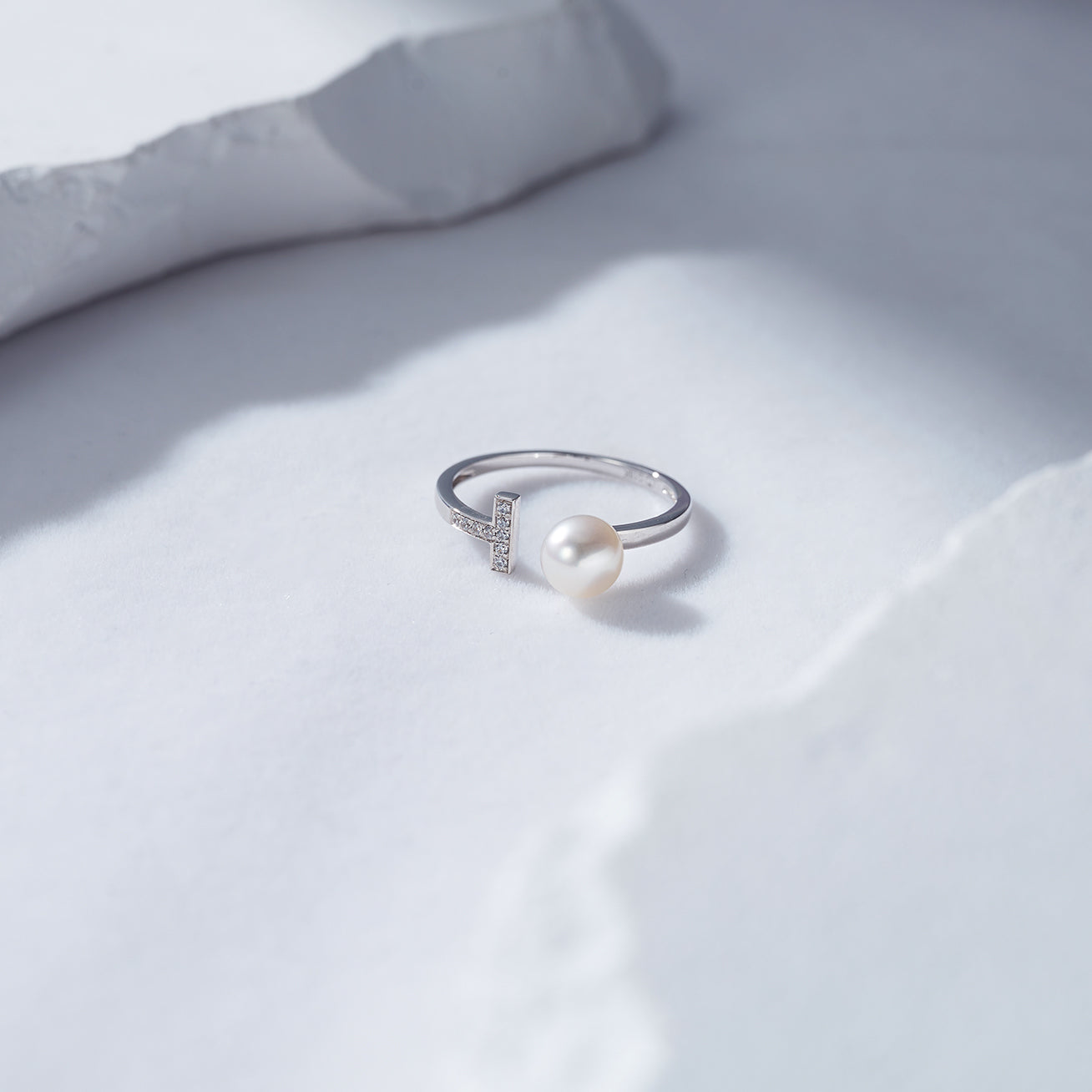 18K Solid Gold Akoya Pearl Ring KR00044 - Elegant Pearl Jewelry for Women, Perfect for Weddings, Anniversaries & Special Occasions