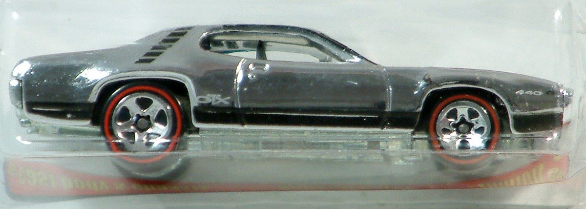 Hot Wheels Classics 1971 Plymouth GTX Diecast Car #10/25 - Collectible 1:64 Scale Model Toy for Kids & Adults, Perfect for Display, Gifts & Racing Play