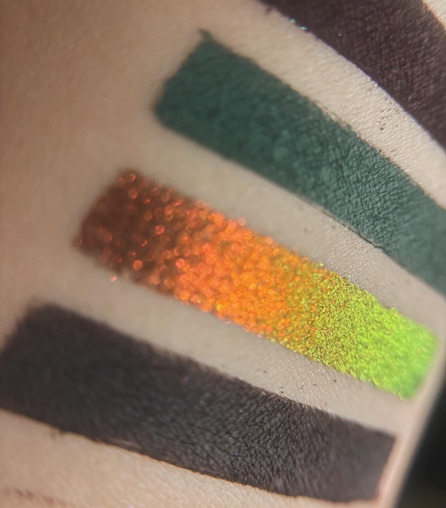 Groovy Garden Eyeshadow Palette - 12 Highly Pigmented Matte & Shimmer Shades for Stunning Eye Looks | Perfect for Daytime, Night Out & Special Occasions