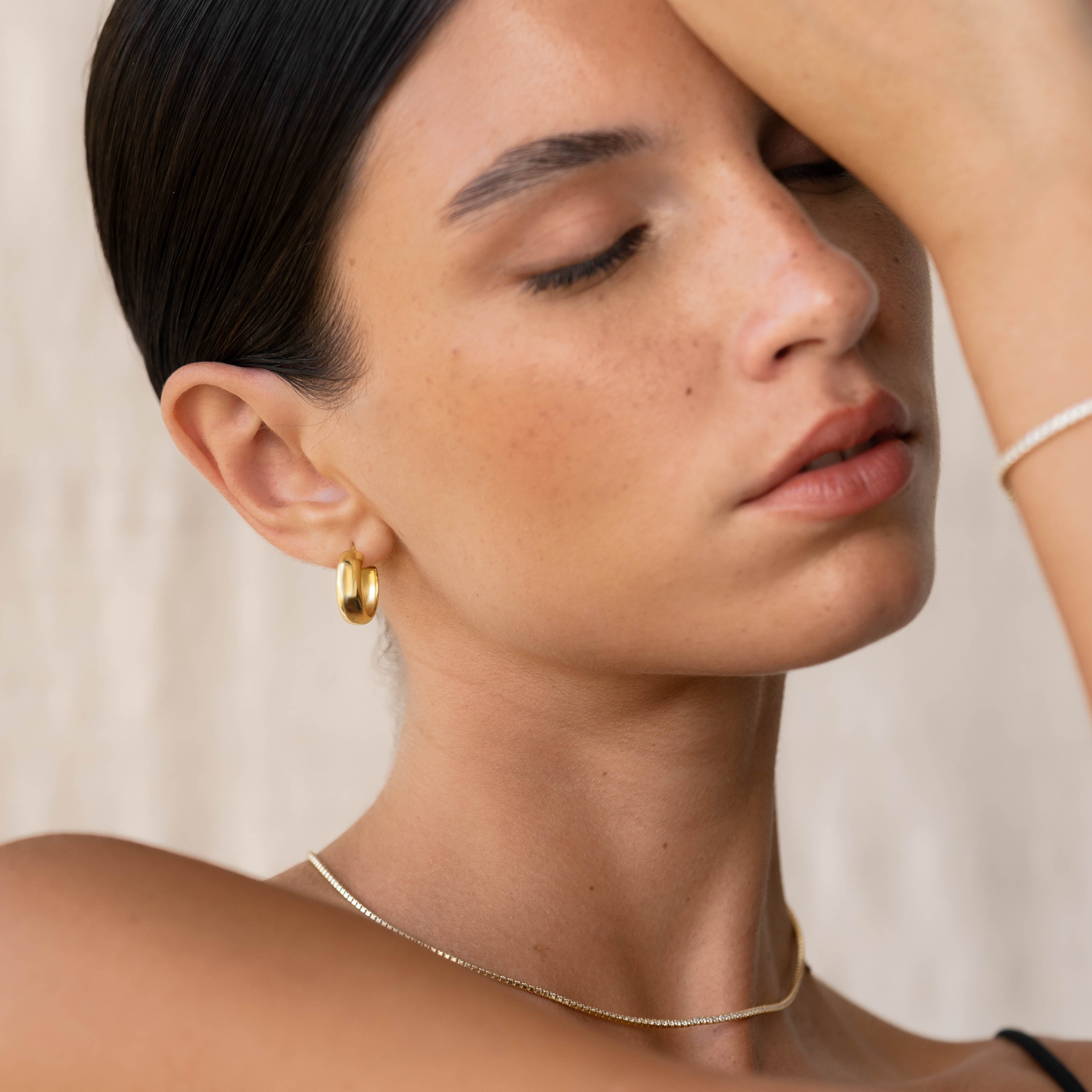 Ebba Small Bold Hoop Earrings for Women - Trendy Gold/Silver Chunky Hoops - Perfect for Everyday Wear, Parties & Gifts
