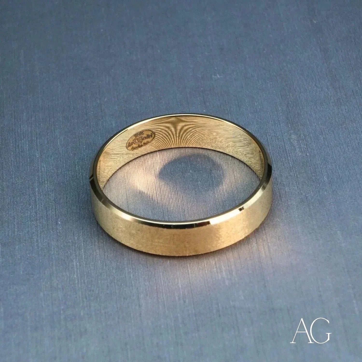 18K Gold Wedding Band for Women & Men - Classic & Modern Elegance - Perfect for Engagement, Anniversary & Everyday Wear