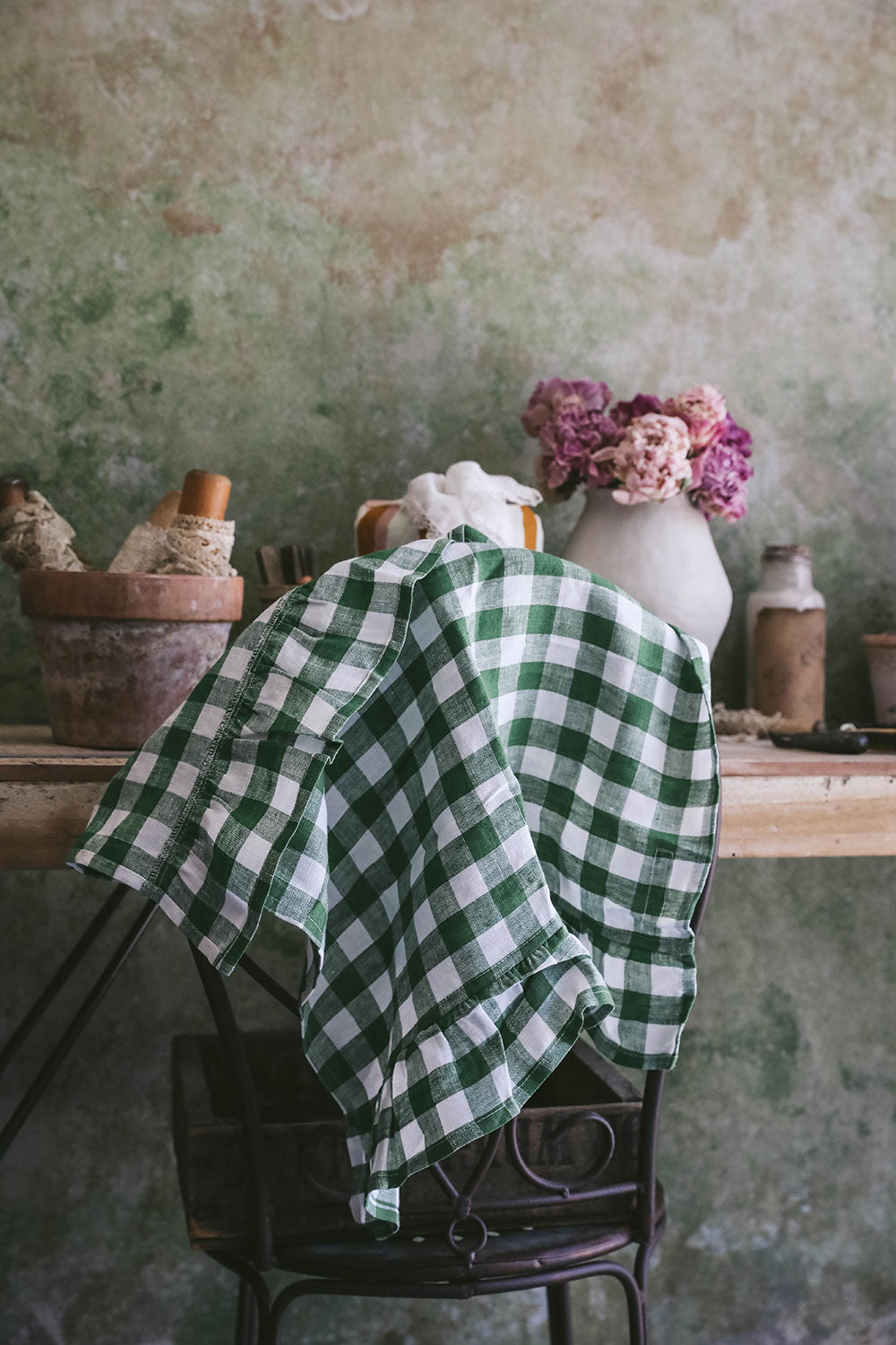 Gingham Ruffle Linen Tea Towel - Vintage Style Kitchen Towel for Drying Dishes, Decor & Gift Giving - Perfect for Farmhouse, Cottage & Rustic Kitchens