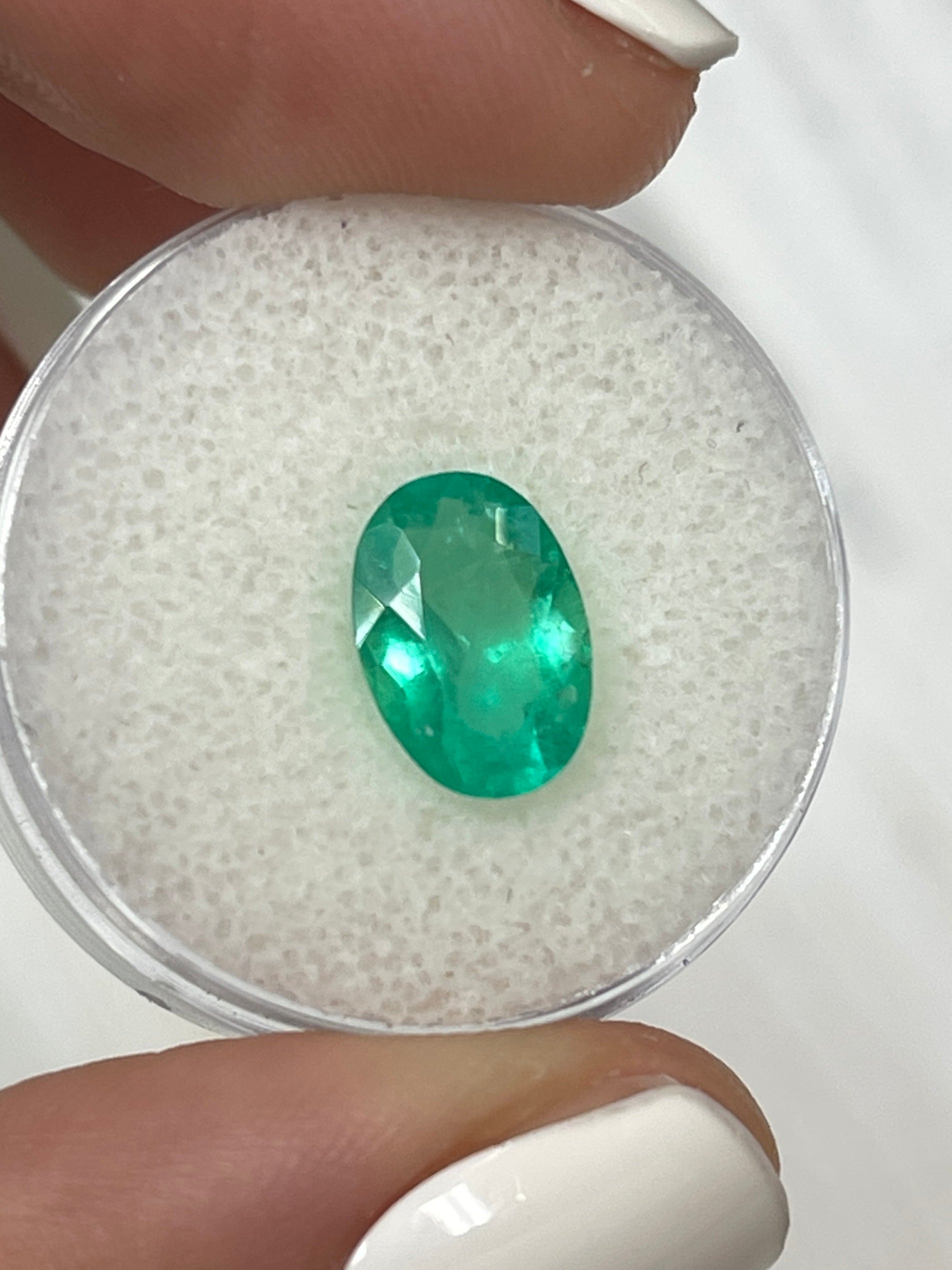 1.96 Carat 11x8mm Oval Cut Loose Colombian Emerald Gemstone - Apple Green Elongated Emerald for Jewelry Making, Engagement Rings & Luxury Gifts