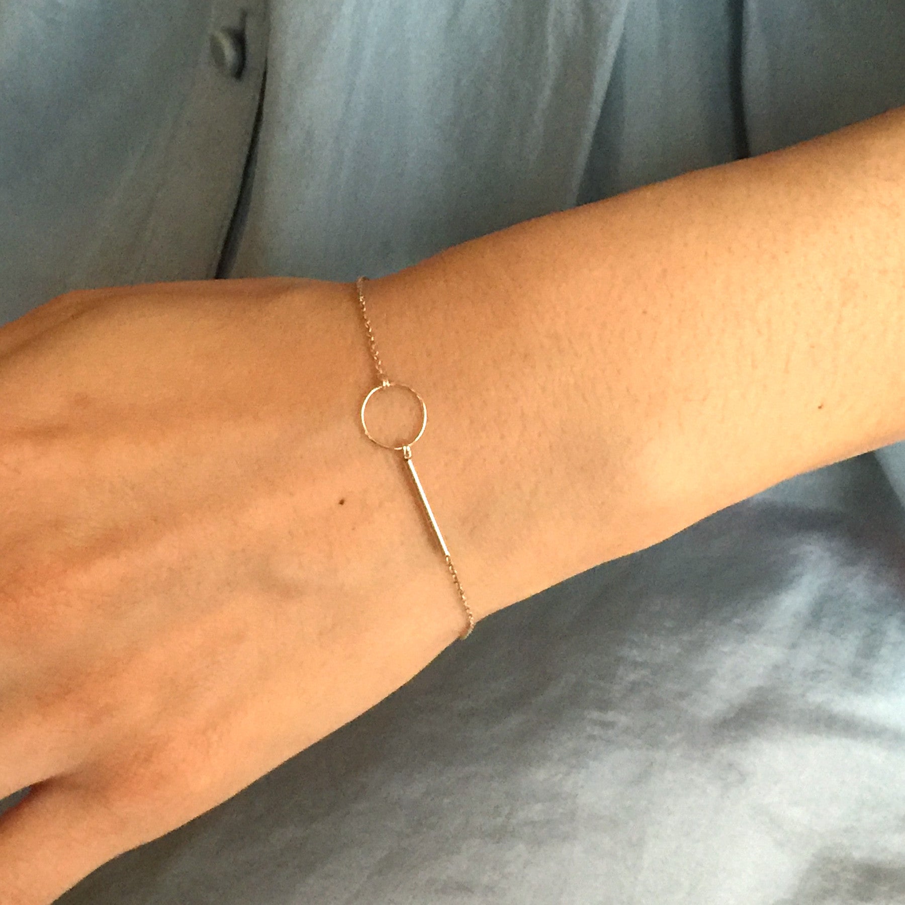 Elegant Circle and Bar Bracelet for Women - Minimalist Gold & Silver Stackable Bangle - Perfect for Everyday Wear, Gifts & Special Occasions