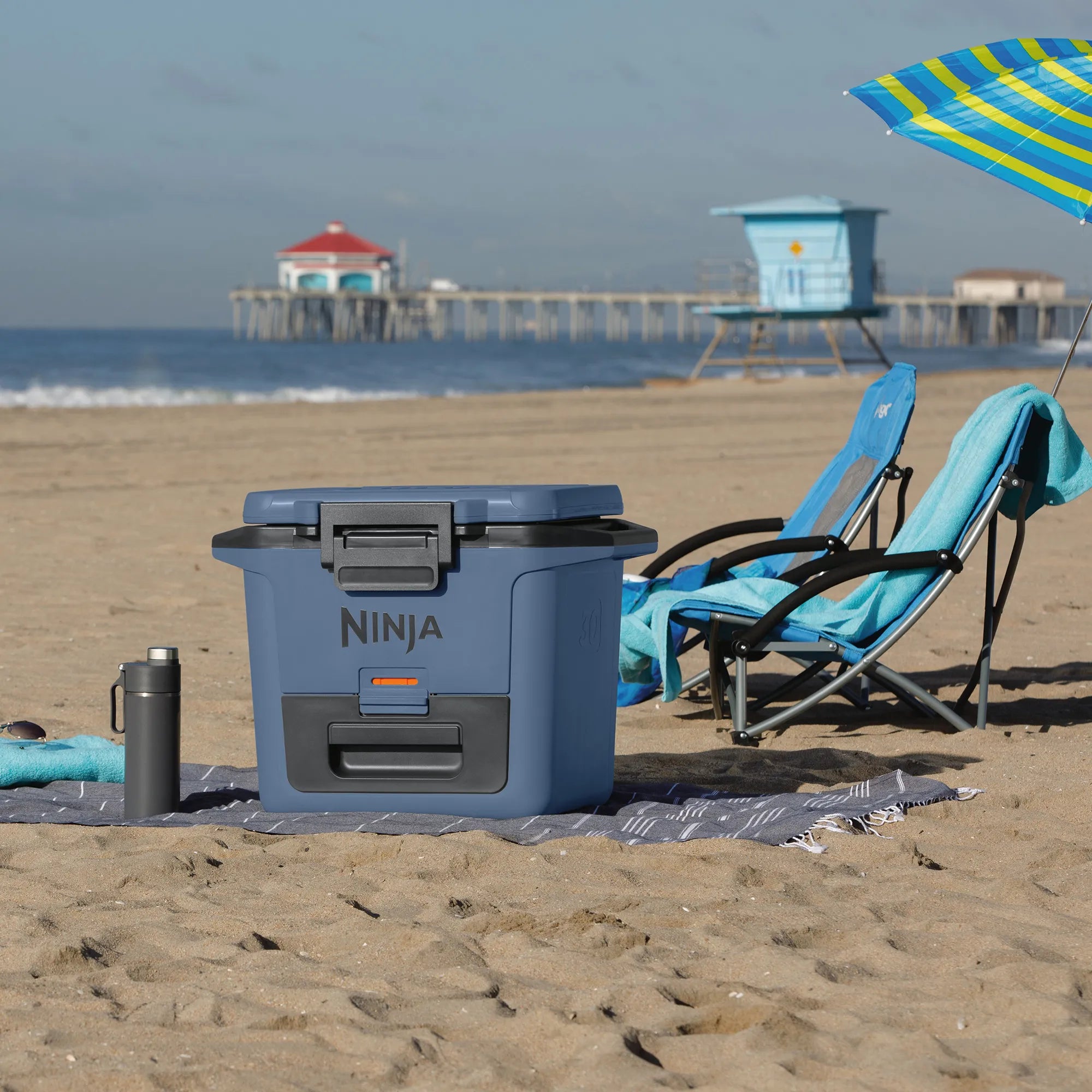 Ninja FrostVault 28L Hard Cooler with Dry Zone - Premium Insulated Cooler for Camping, Beach, Picnics & Outdoor Adventures - Leakproof Food Storage with Separate Dry Compartment