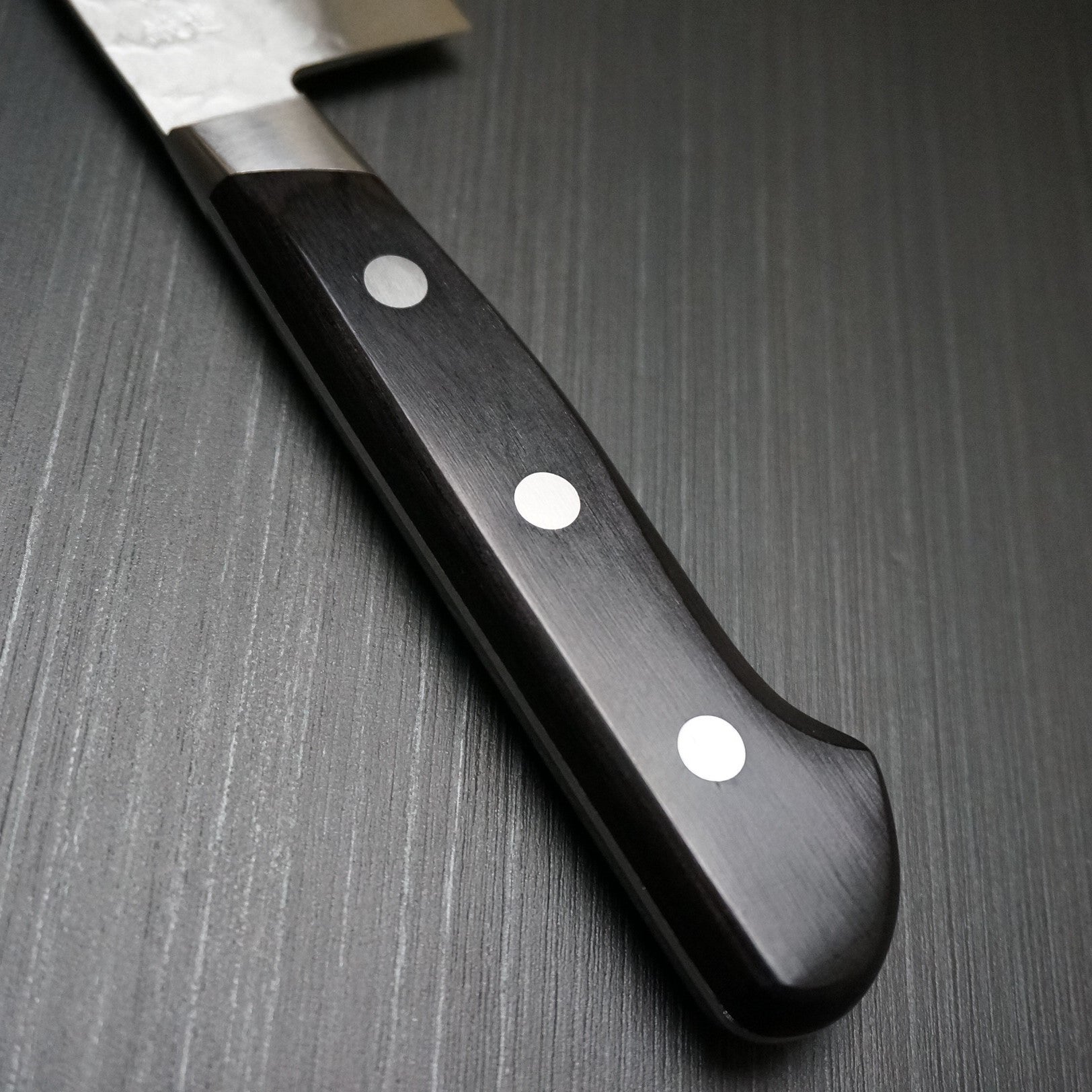 Kanetsune Seki Nashiji Hammered (Tsuchime) AOGAMI #2 Santoku Knife 180mm - Japanese High Carbon Steel Kitchen Knife for Professional Chefs & Home Cooking - Perfect for Slicing, Dicing & Mincing Vegetables, Meat & Fish