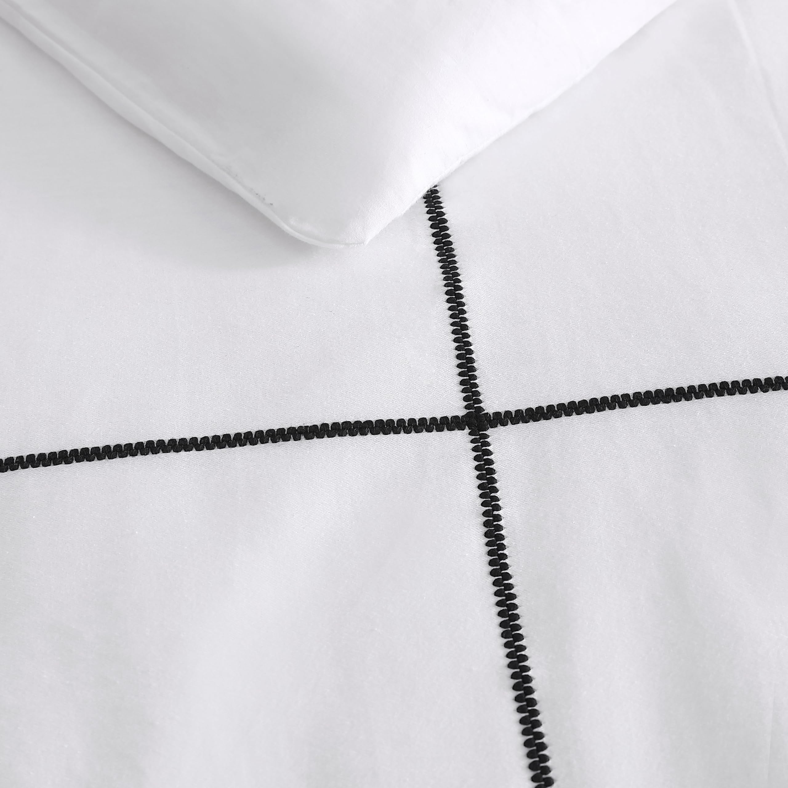 Vera Wang King Duvet Cover Set - Luxury 100% Cotton Sateen Bedding with Matching Shams | Ultra Soft & Breathable King Size Bedding Set (Zig Zag White) for Hotel Style Bedroom, Wedding Registry & Guest Room Decor