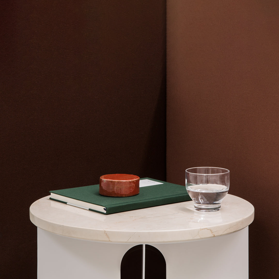 Modern Androgyne Side Table - Minimalist Nightstand, End Table for Living Room, Bedroom, or Office - Stylish Small Accent Table with Sturdy Metal Frame