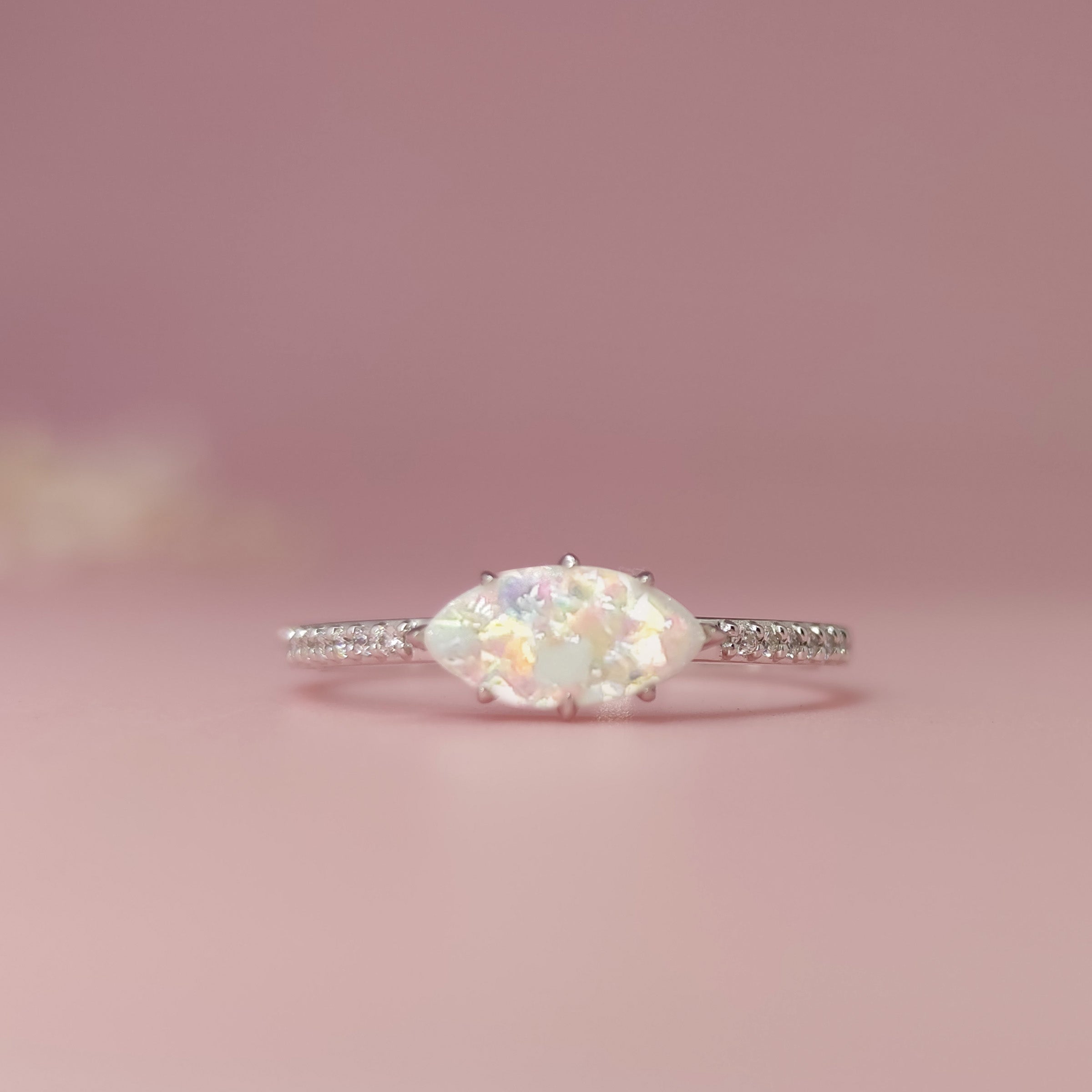 Golden Memorial Ashes Ring for Loved Ones - Cremation Jewelry for Men & Women - Perfect for Keeping Memories Close - Ideal for Grieving, Memorial Services & Everyday Wear